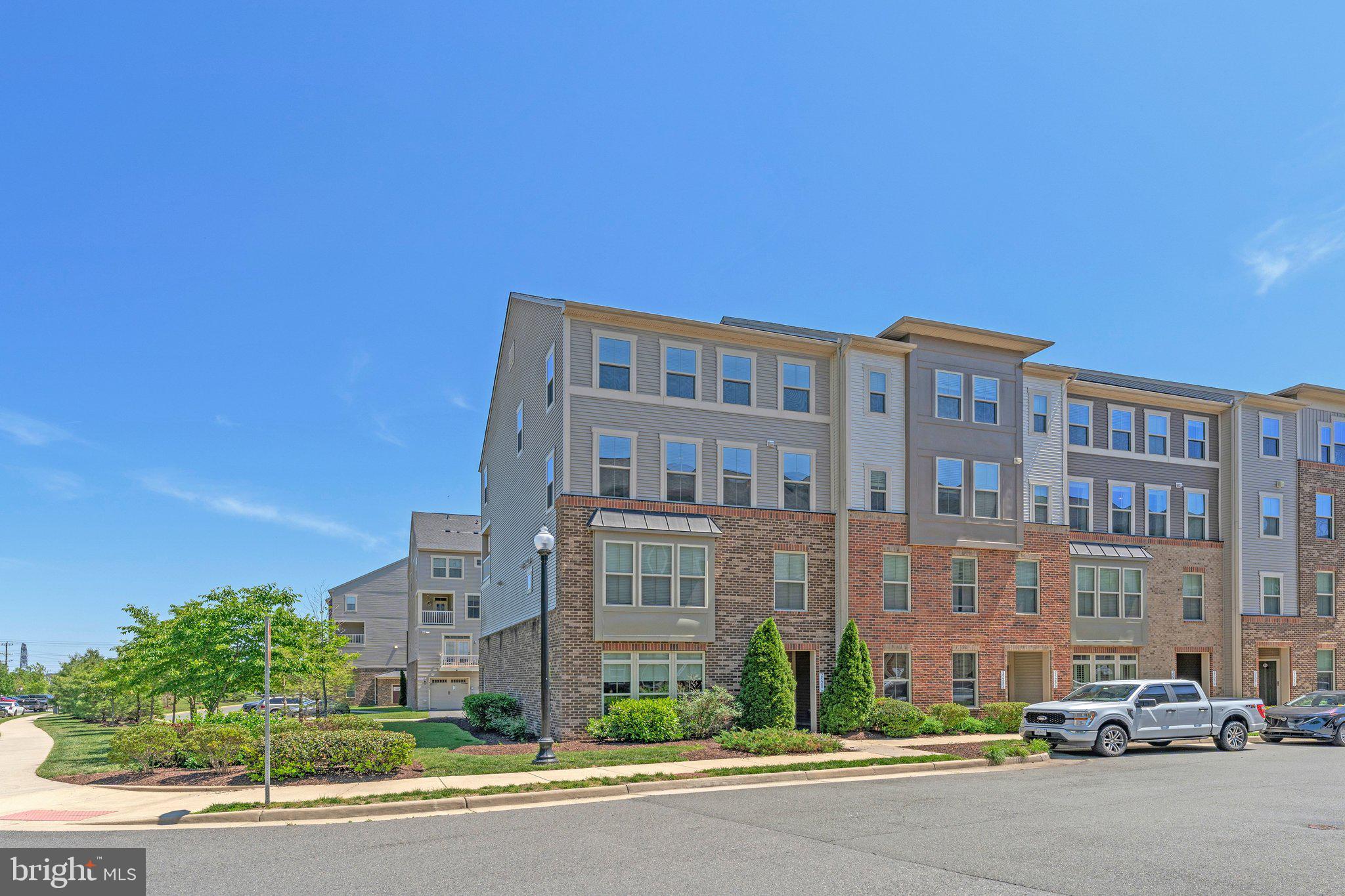 LOUDOUN CROSSING CONDOMINIUM - Residential