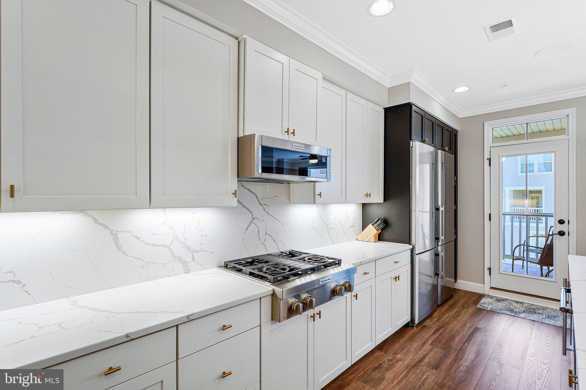 LOUDOUN CROSSING CONDOMINIUM - Residential