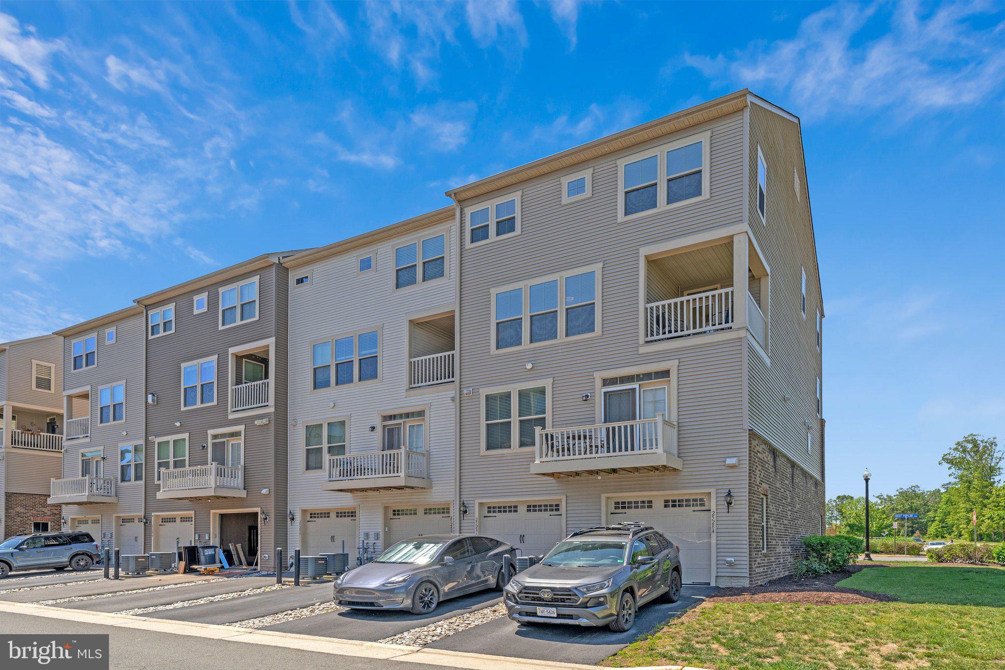 LOUDOUN CROSSING CONDOMINIUM - Residential