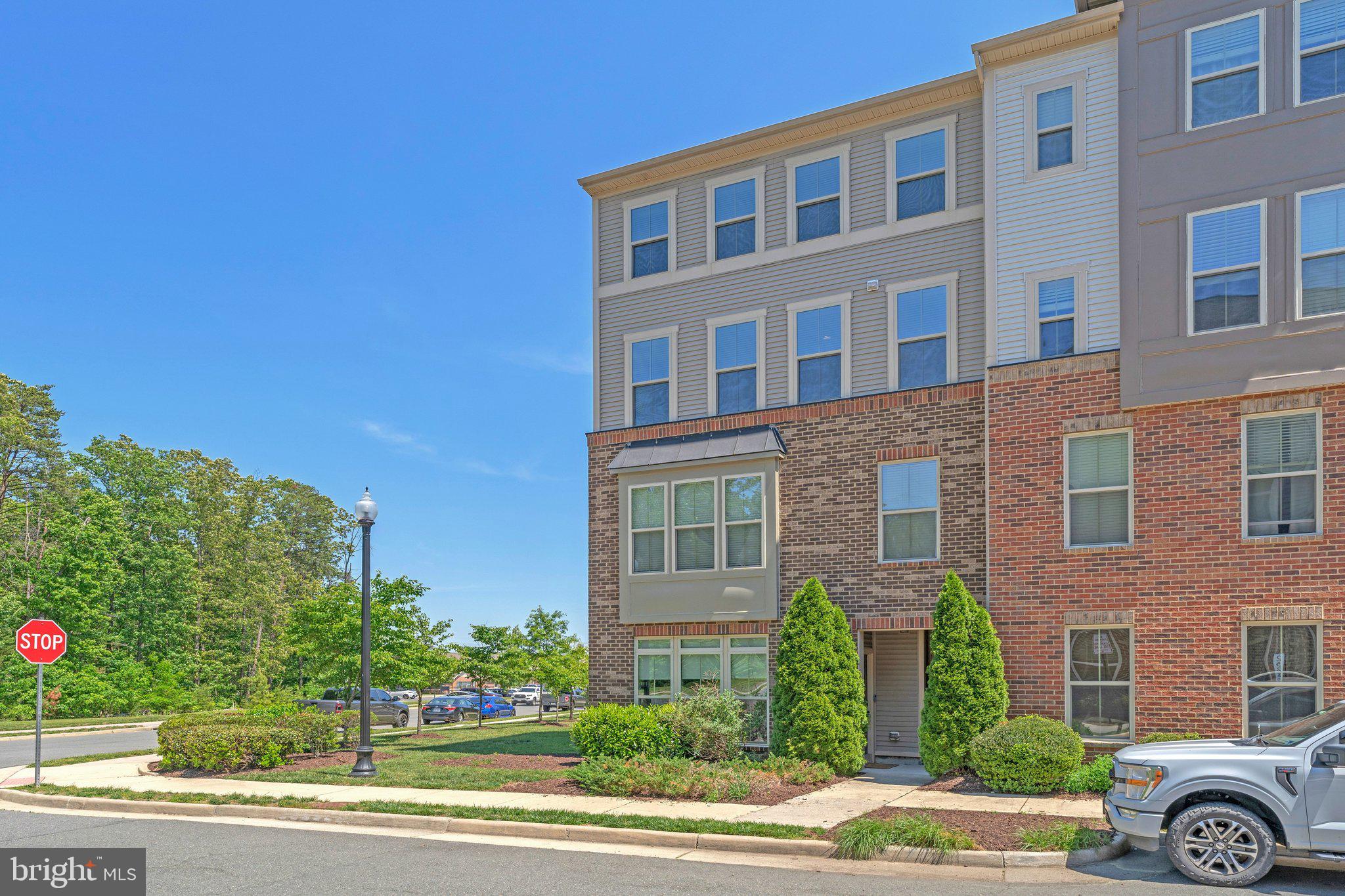 LOUDOUN CROSSING CONDOMINIUM - Residential