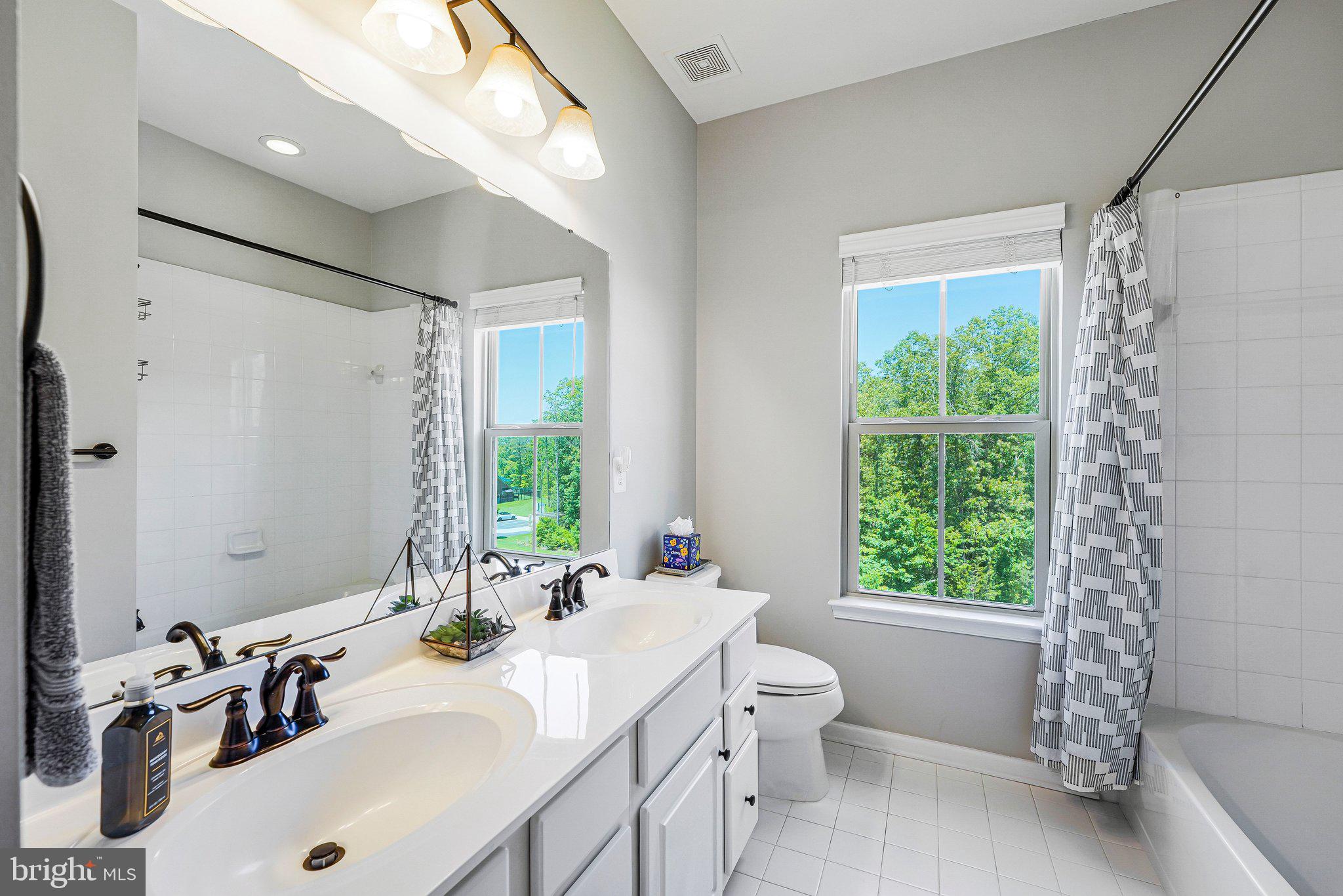 LOUDOUN CROSSING CONDOMINIUM - Residential