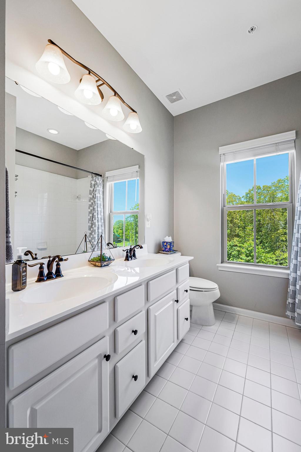 LOUDOUN CROSSING CONDOMINIUM - Residential