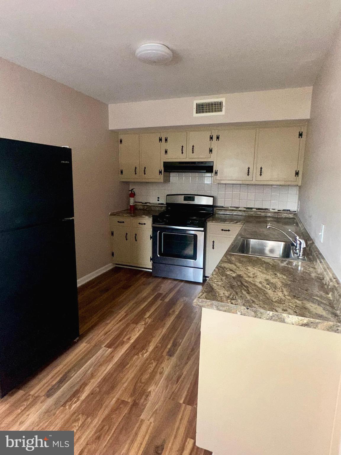 GLENSIDE - Residential Lease