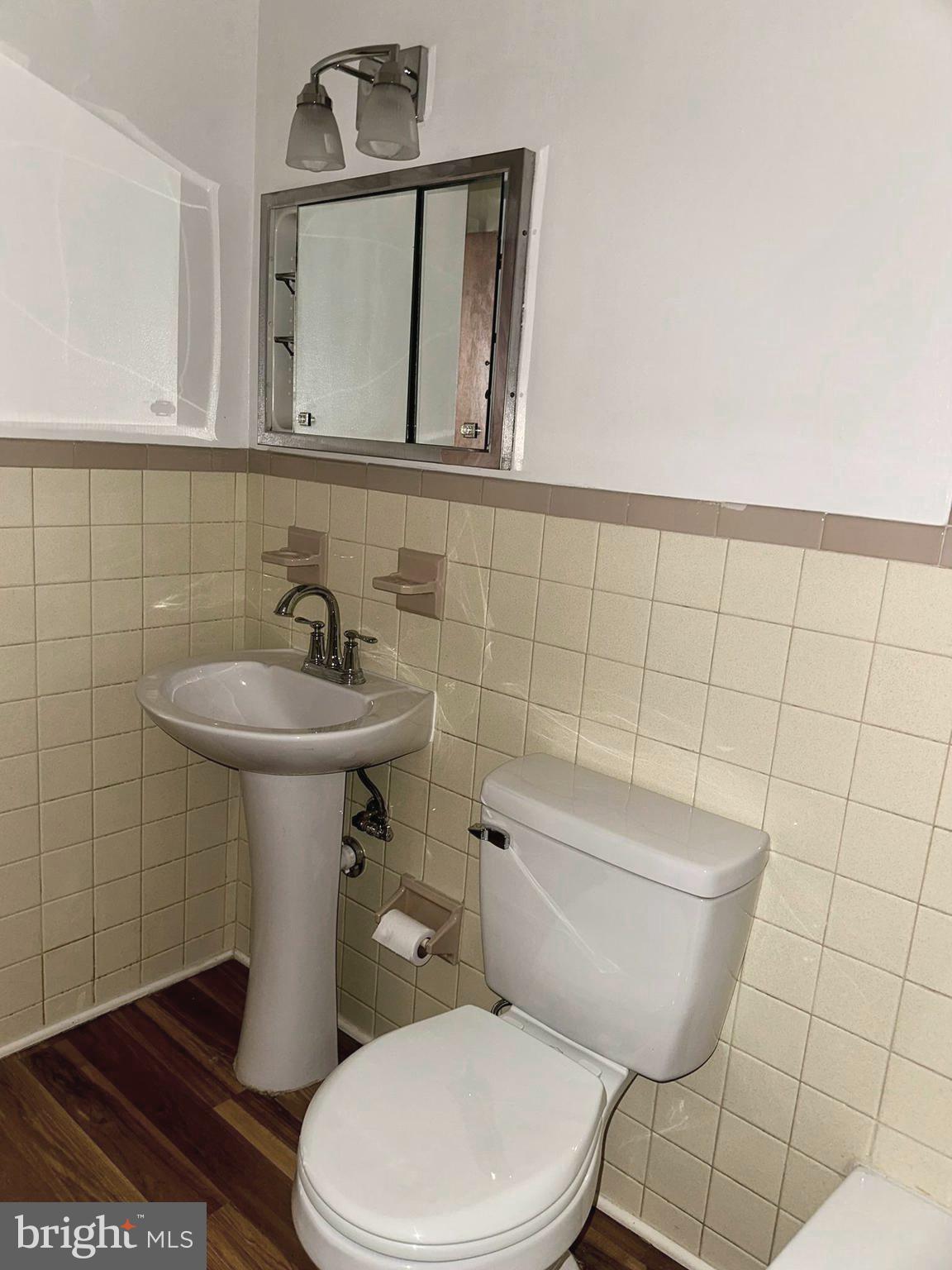 GLENSIDE - Residential Lease