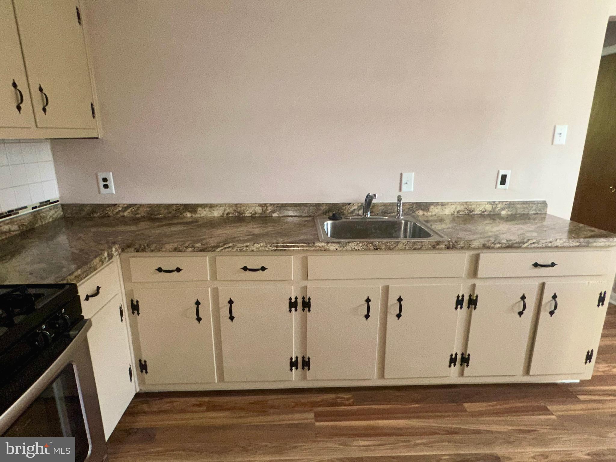 GLENSIDE - Residential Lease