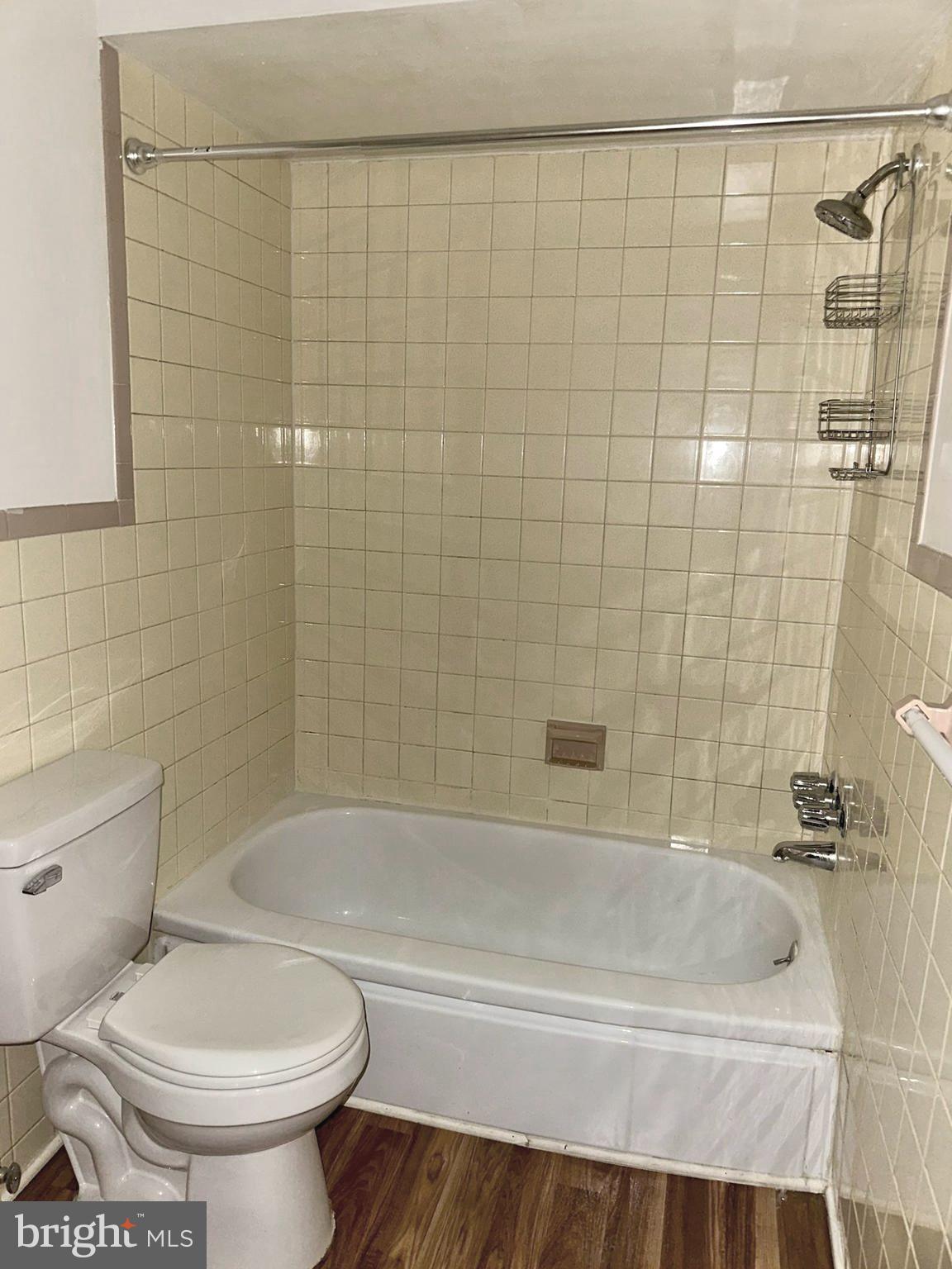 GLENSIDE - Residential Lease