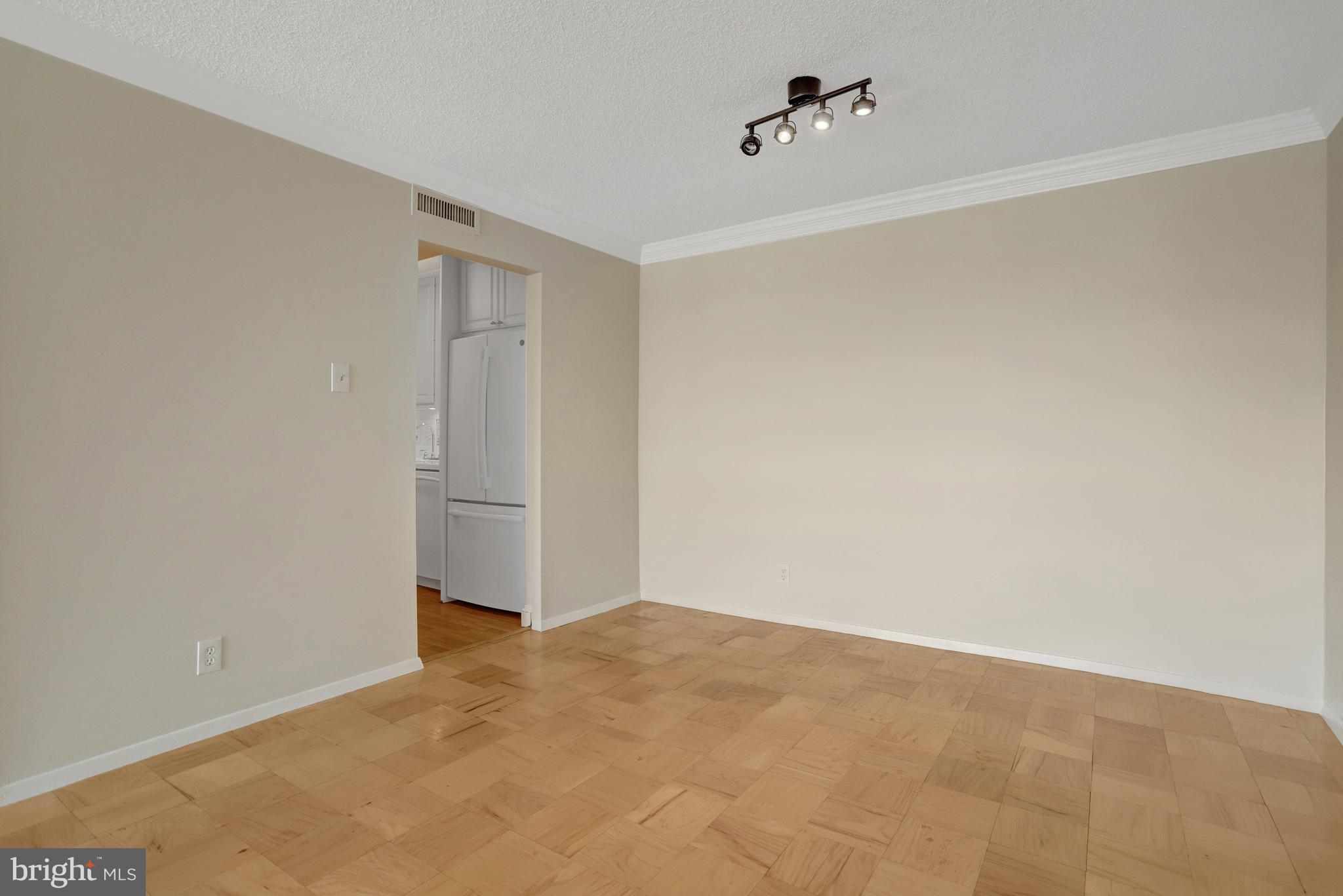 VIRGINIA SQUARE - Residential Lease