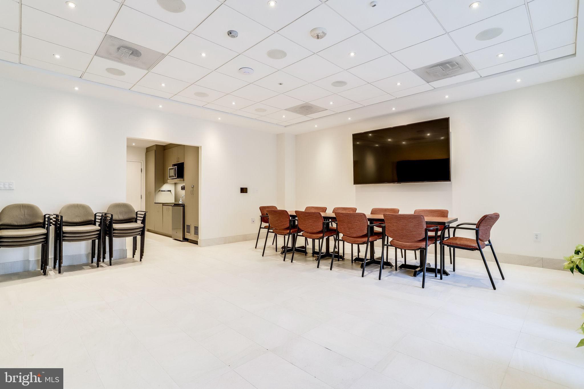 VIRGINIA SQUARE - Residential Lease