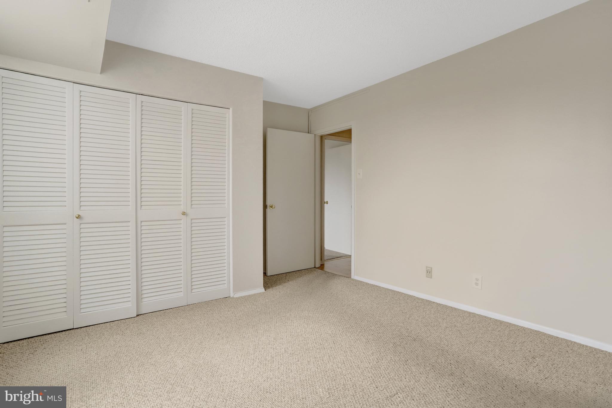 VIRGINIA SQUARE - Residential Lease