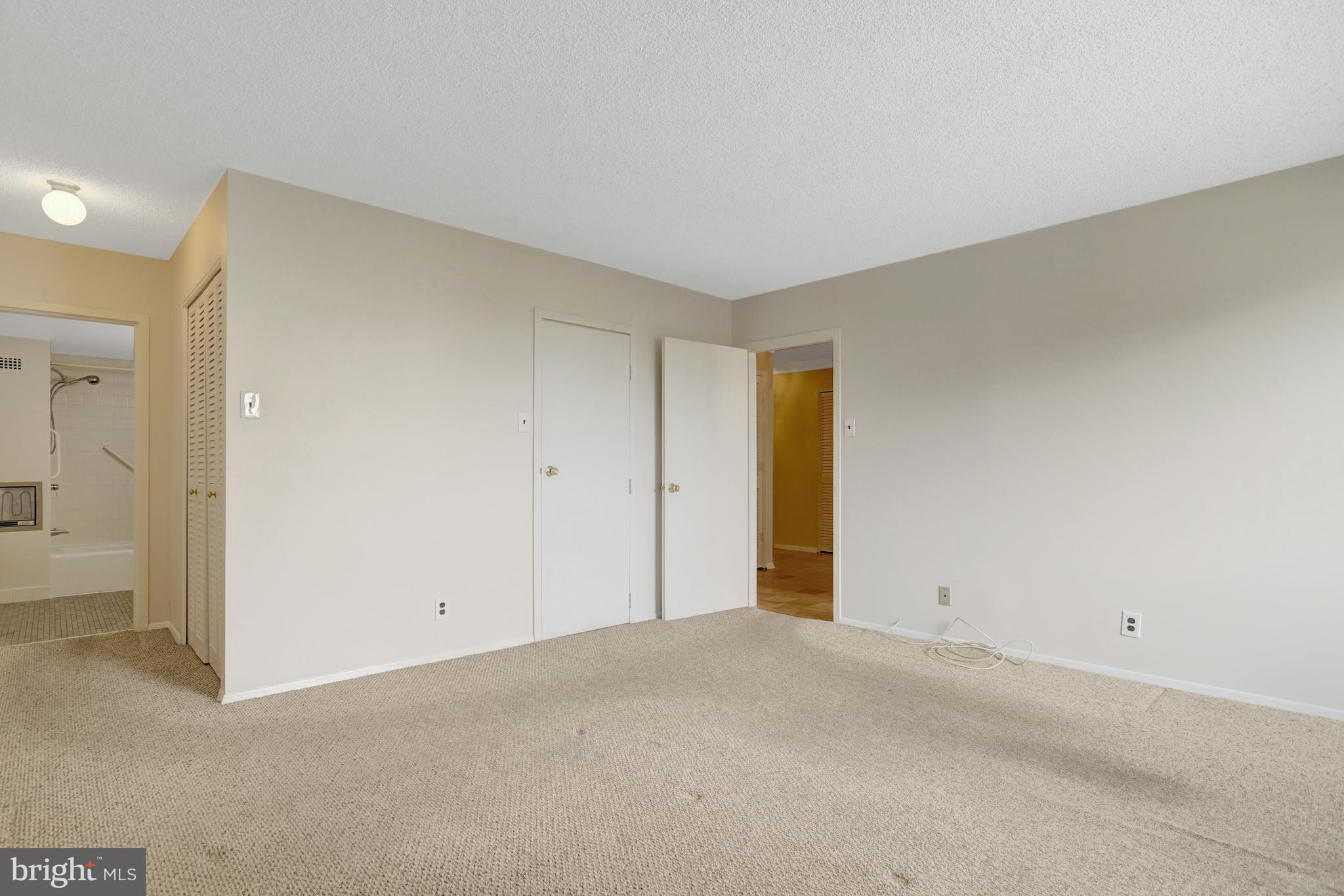 VIRGINIA SQUARE - Residential Lease