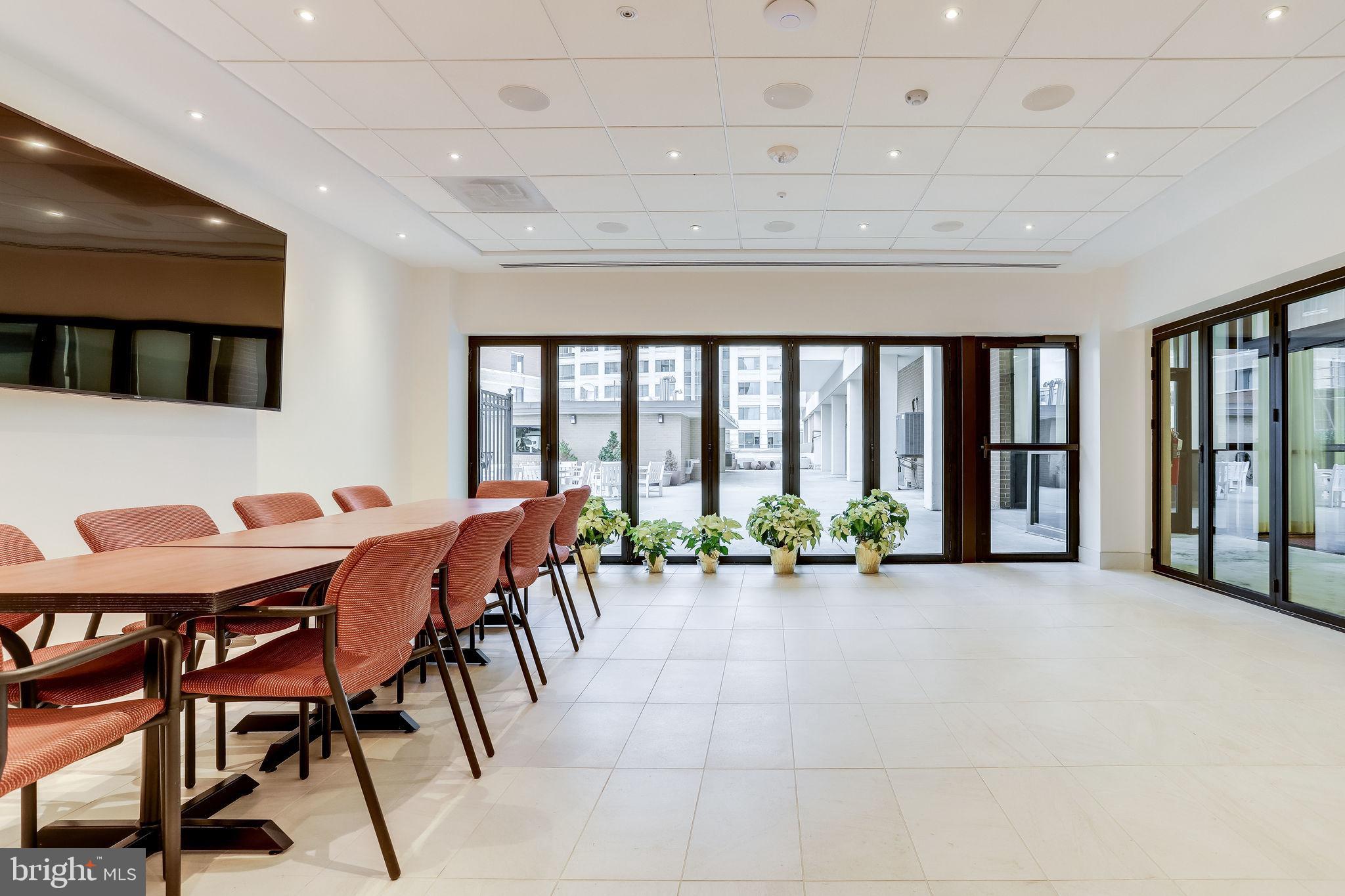 VIRGINIA SQUARE - Residential Lease