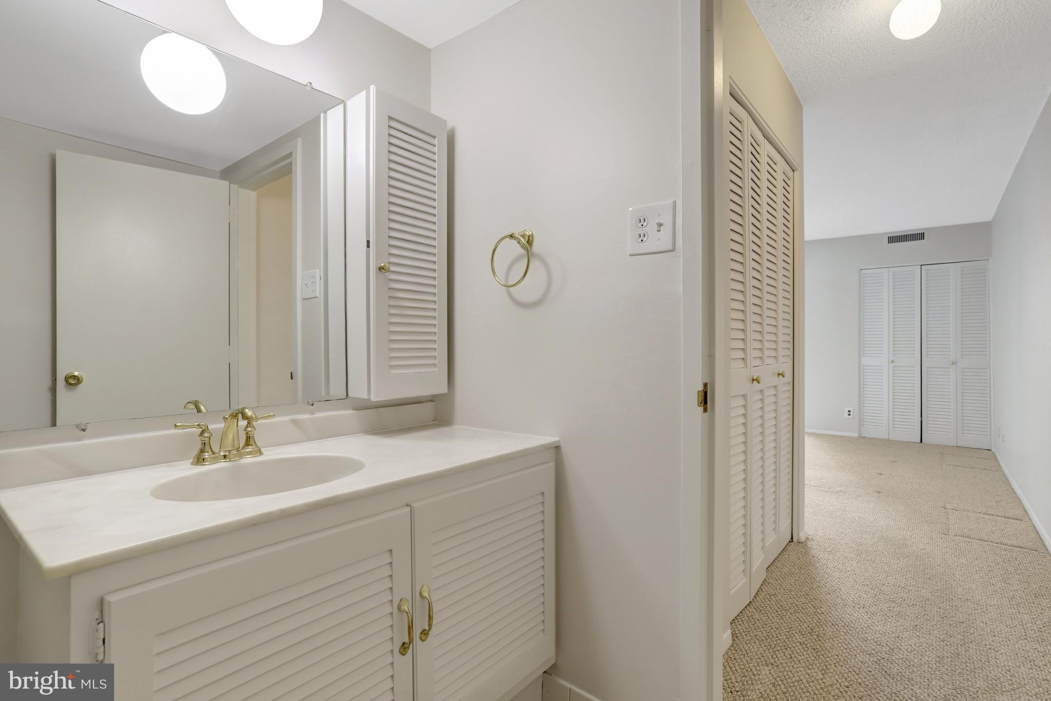 VIRGINIA SQUARE - Residential Lease