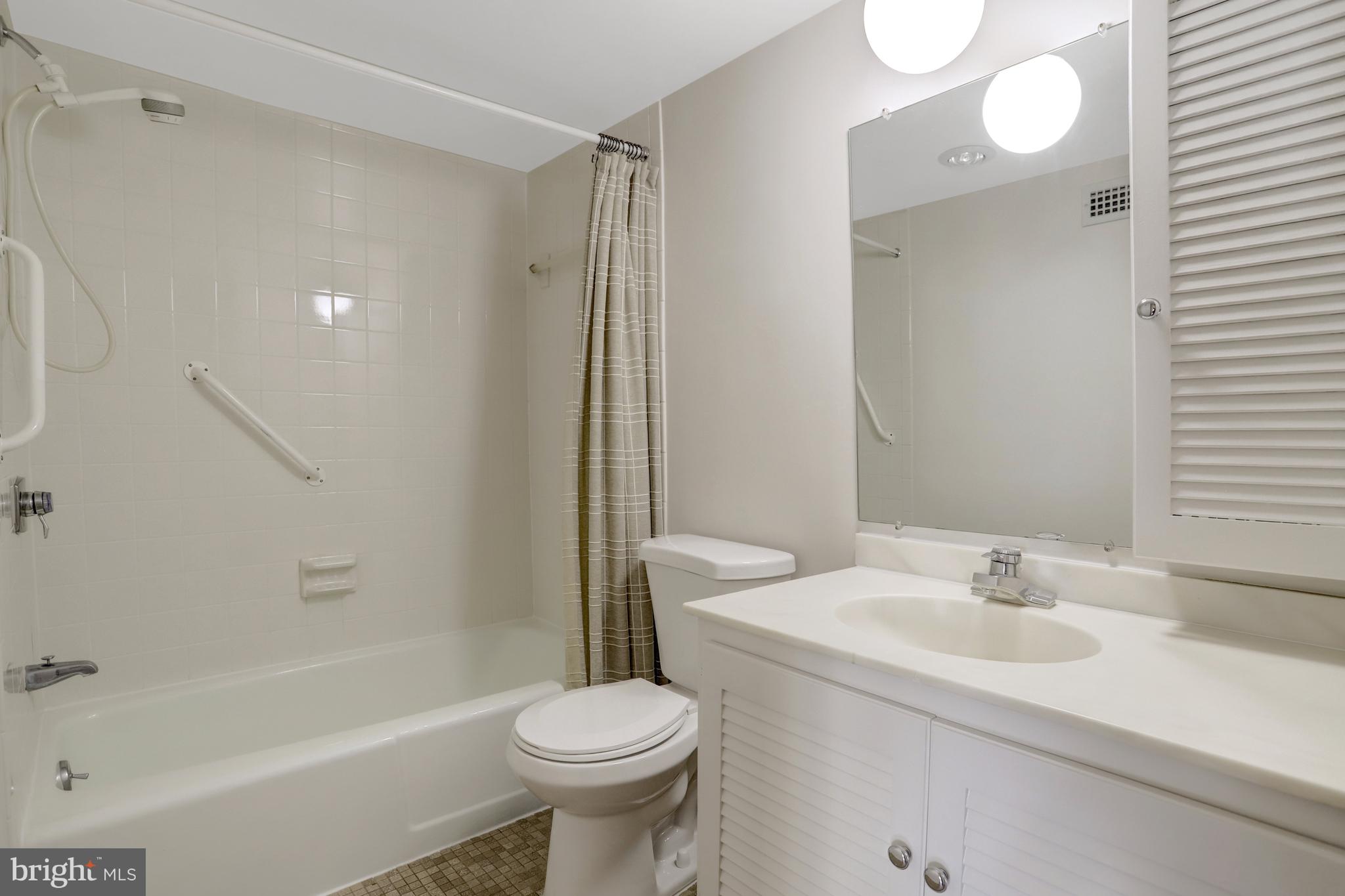 VIRGINIA SQUARE - Residential Lease