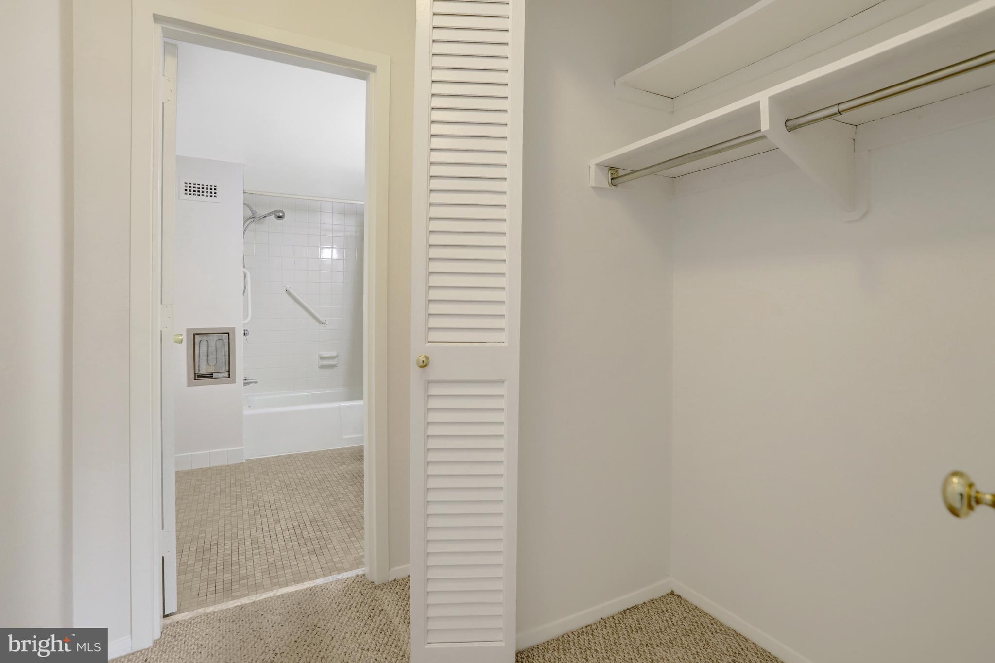 VIRGINIA SQUARE - Residential Lease