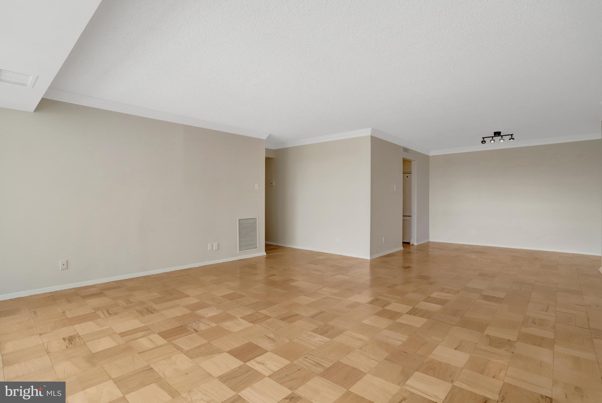 VIRGINIA SQUARE - Residential Lease