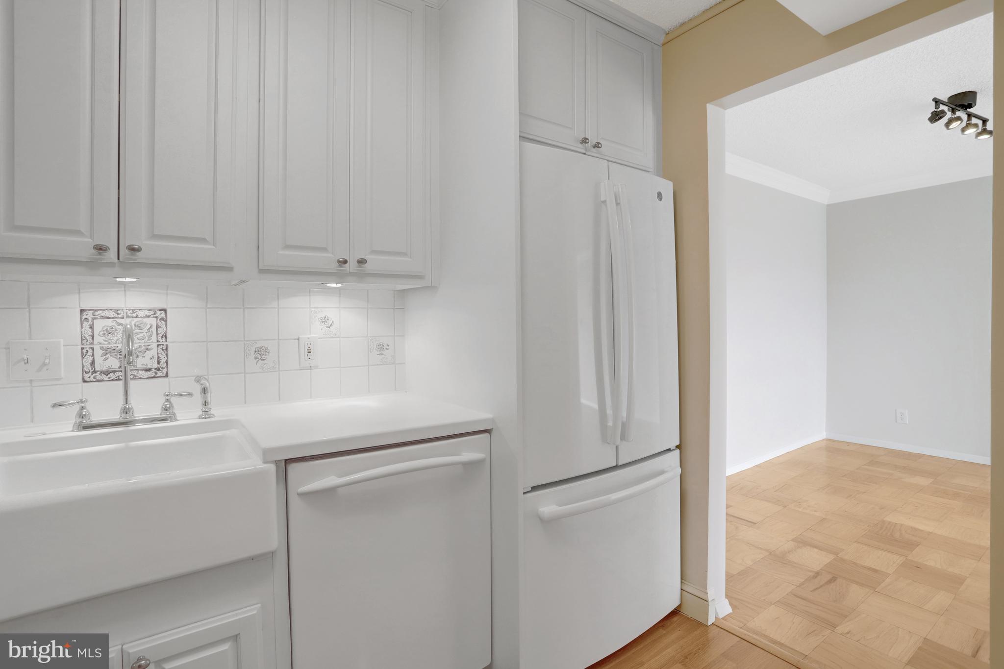 VIRGINIA SQUARE - Residential Lease