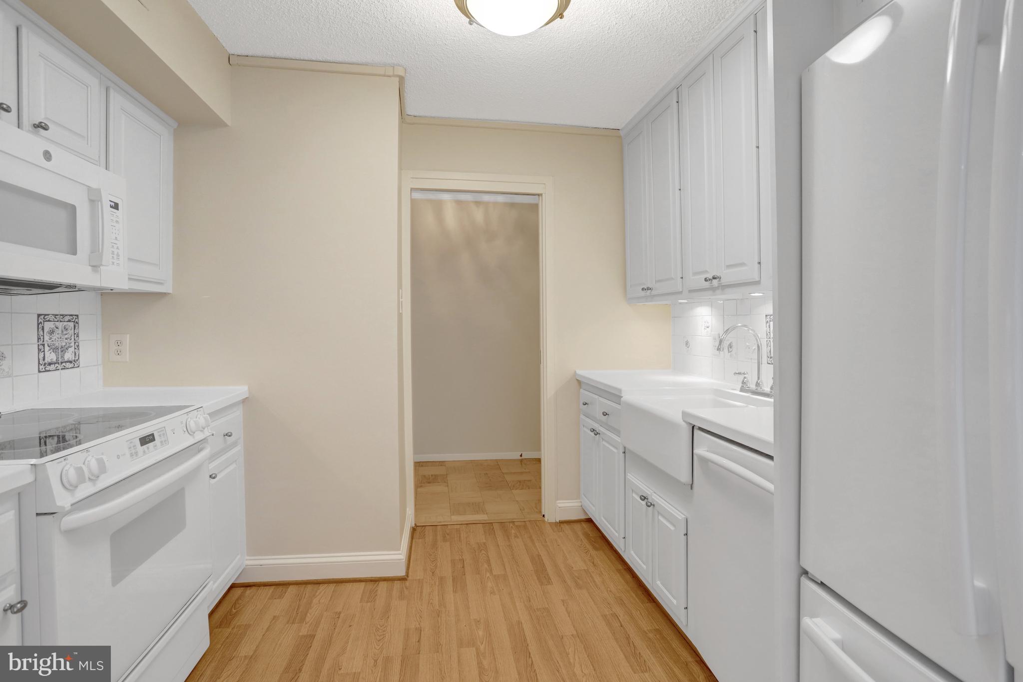 VIRGINIA SQUARE - Residential Lease