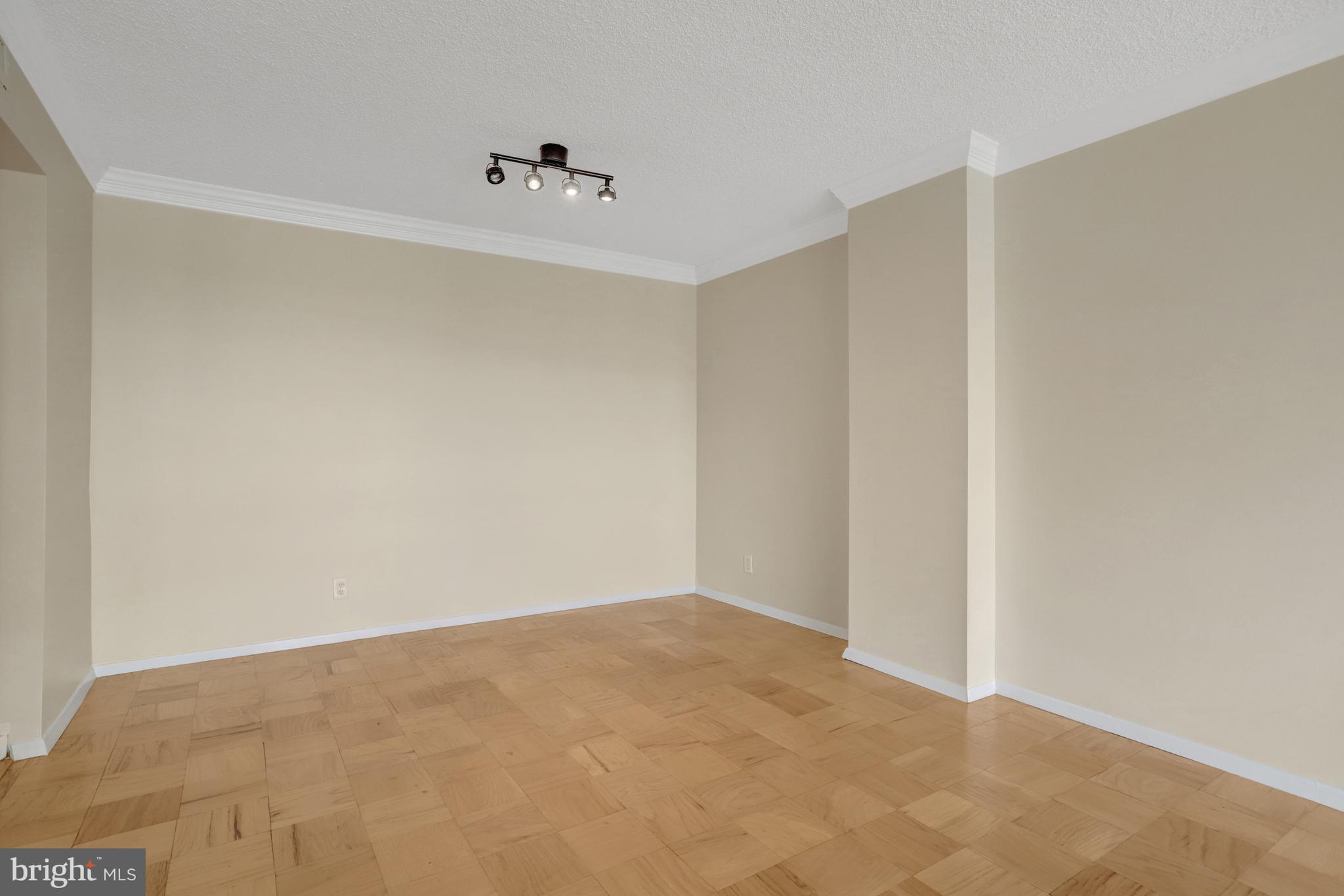 VIRGINIA SQUARE - Residential Lease