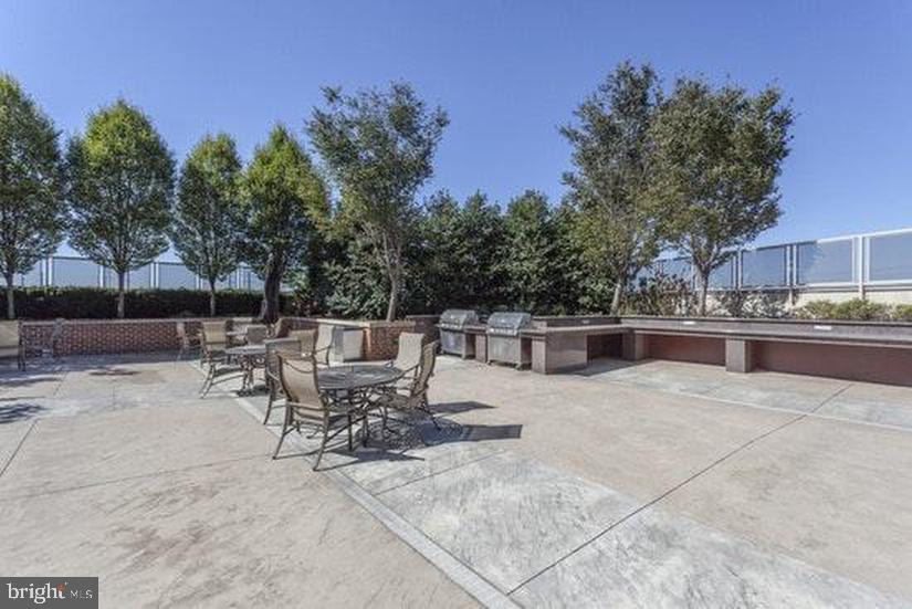 MIDTOWN ALEXANDRIA STATION CONDOMINIUM - Residential Lease