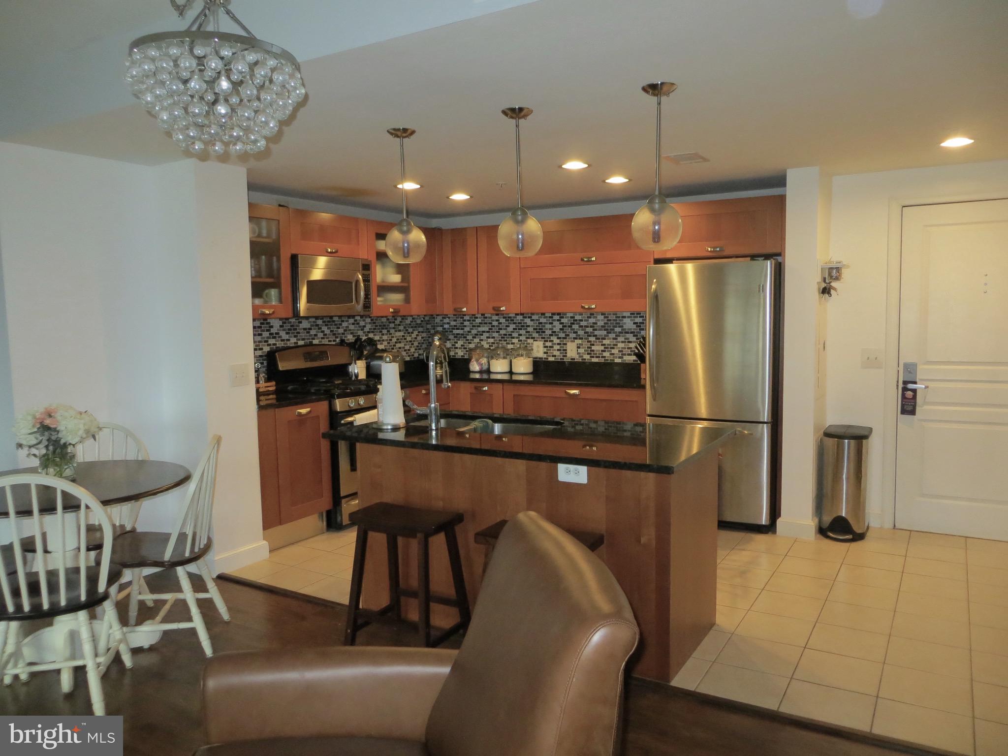 MIDTOWN ALEXANDRIA STATION CONDOMINIUM - Residential Lease