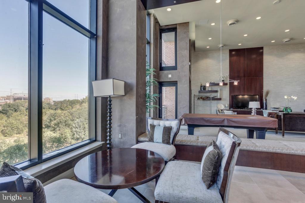 MIDTOWN ALEXANDRIA STATION CONDOMINIUM - Residential Lease