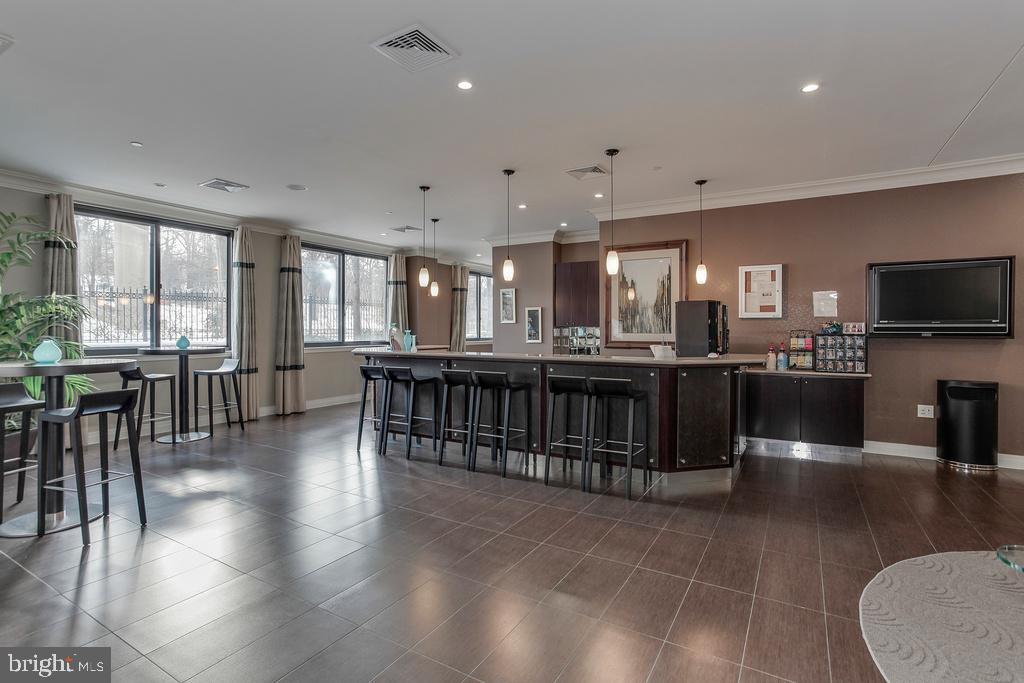 MIDTOWN ALEXANDRIA STATION CONDOMINIUM - Residential Lease