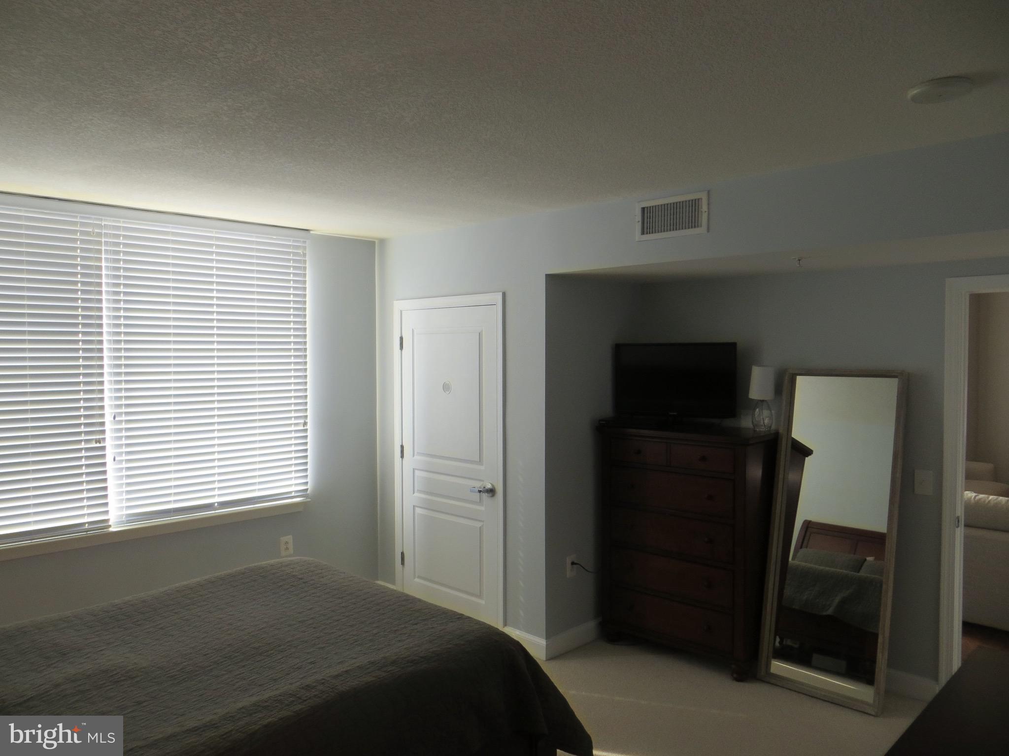 MIDTOWN ALEXANDRIA STATION CONDOMINIUM - Residential Lease