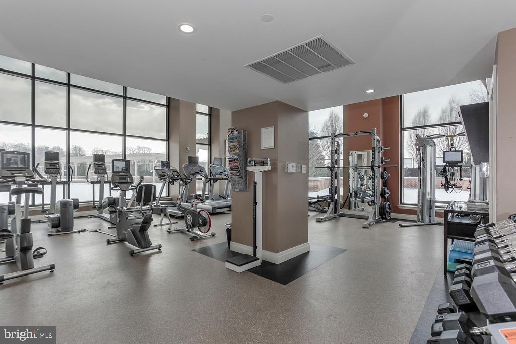 MIDTOWN ALEXANDRIA STATION CONDOMINIUM - Residential Lease