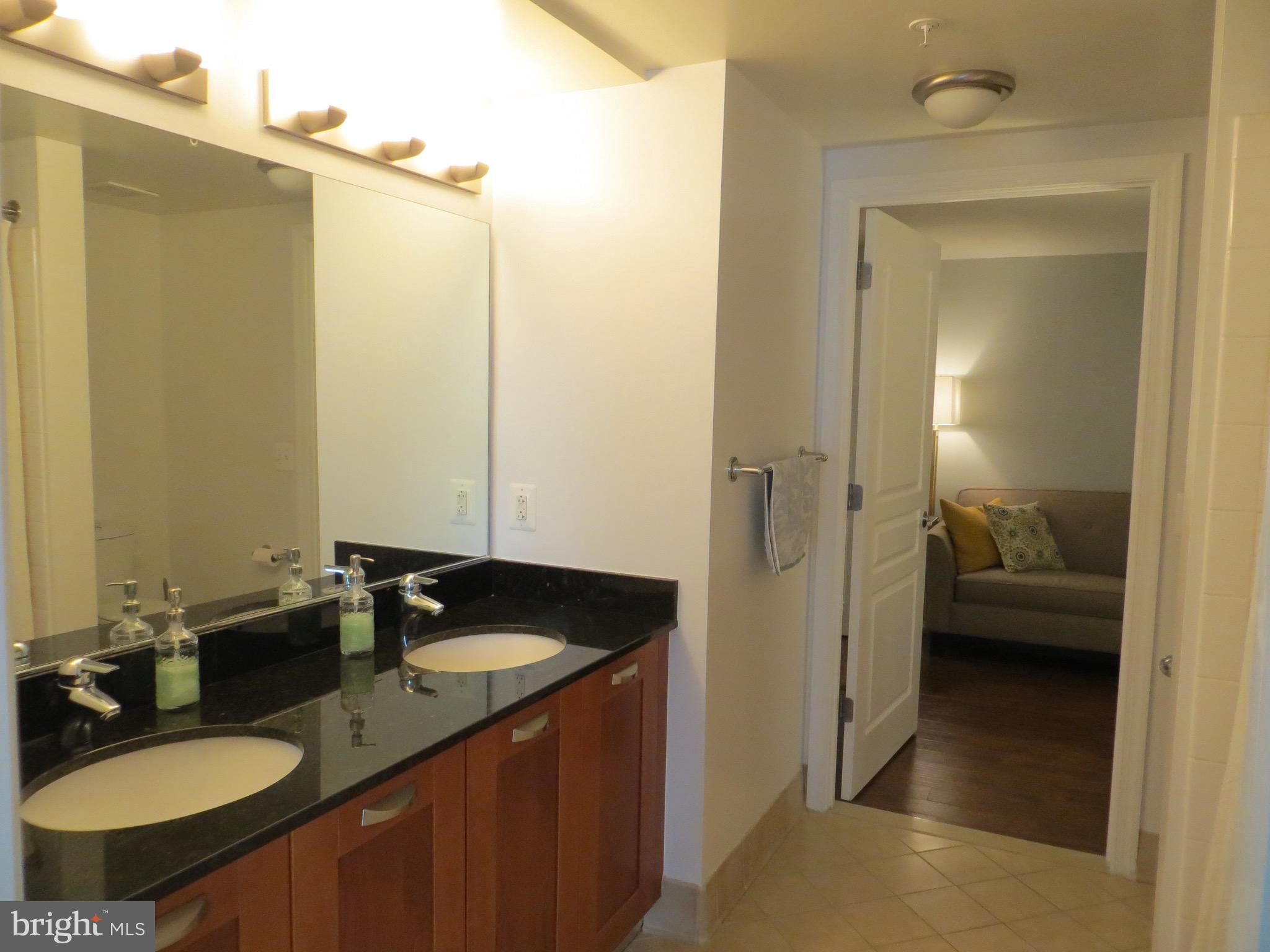 MIDTOWN ALEXANDRIA STATION CONDOMINIUM - Residential Lease