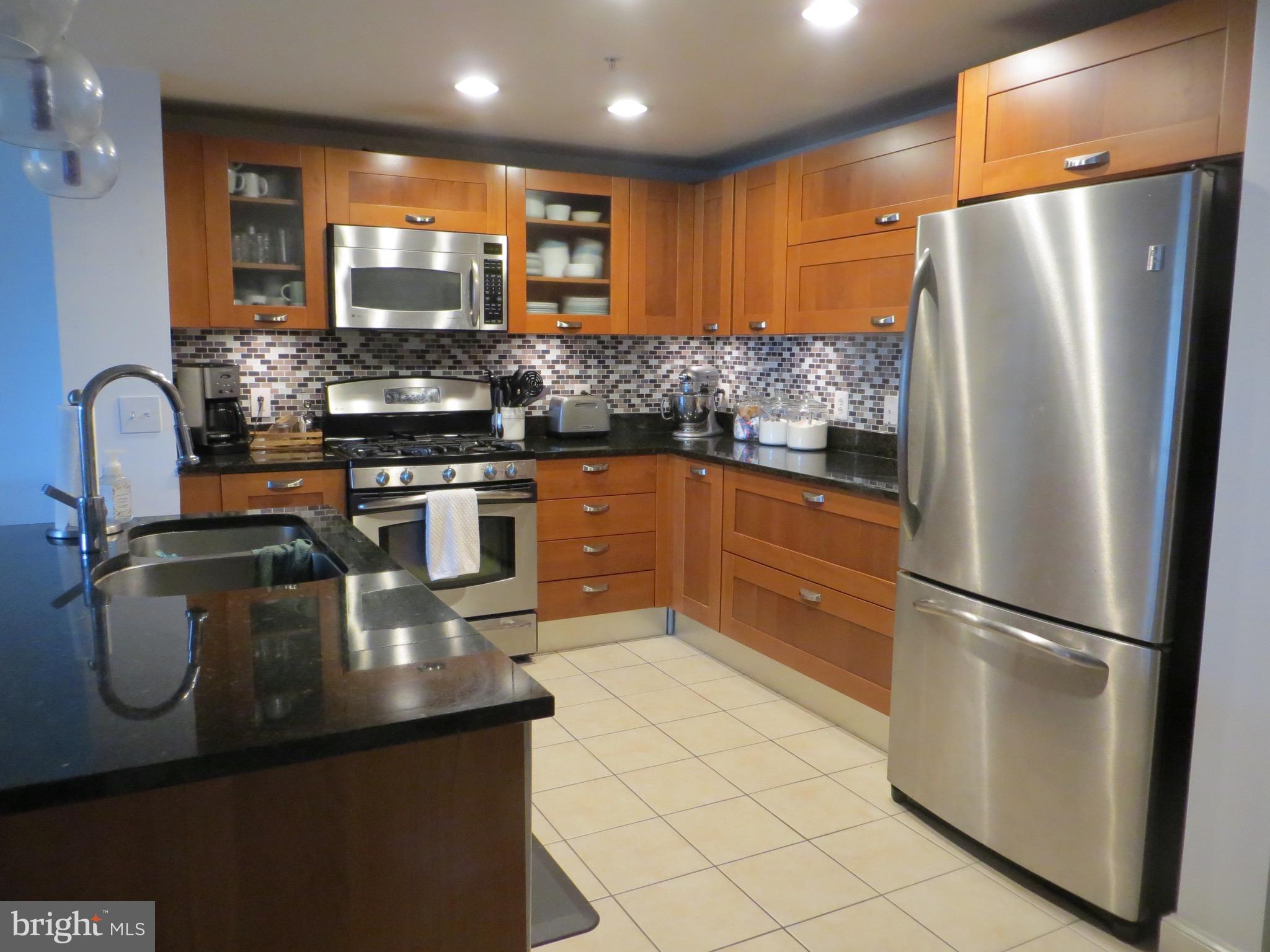 MIDTOWN ALEXANDRIA STATION CONDOMINIUM - Residential Lease