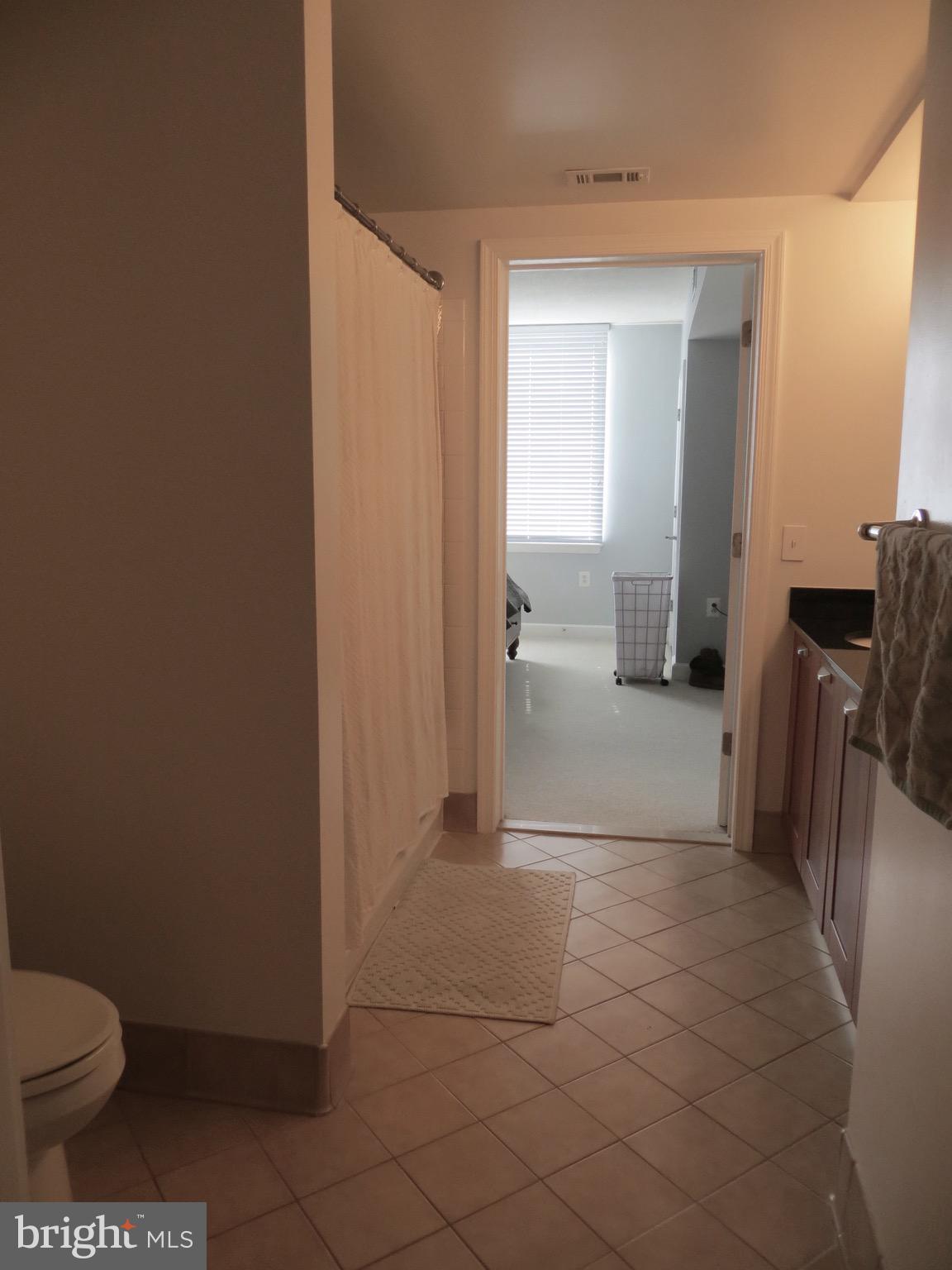 MIDTOWN ALEXANDRIA STATION CONDOMINIUM - Residential Lease