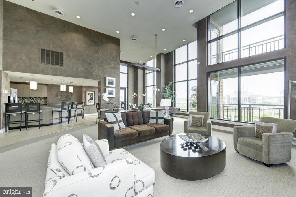 MIDTOWN ALEXANDRIA STATION CONDOMINIUM - Residential Lease