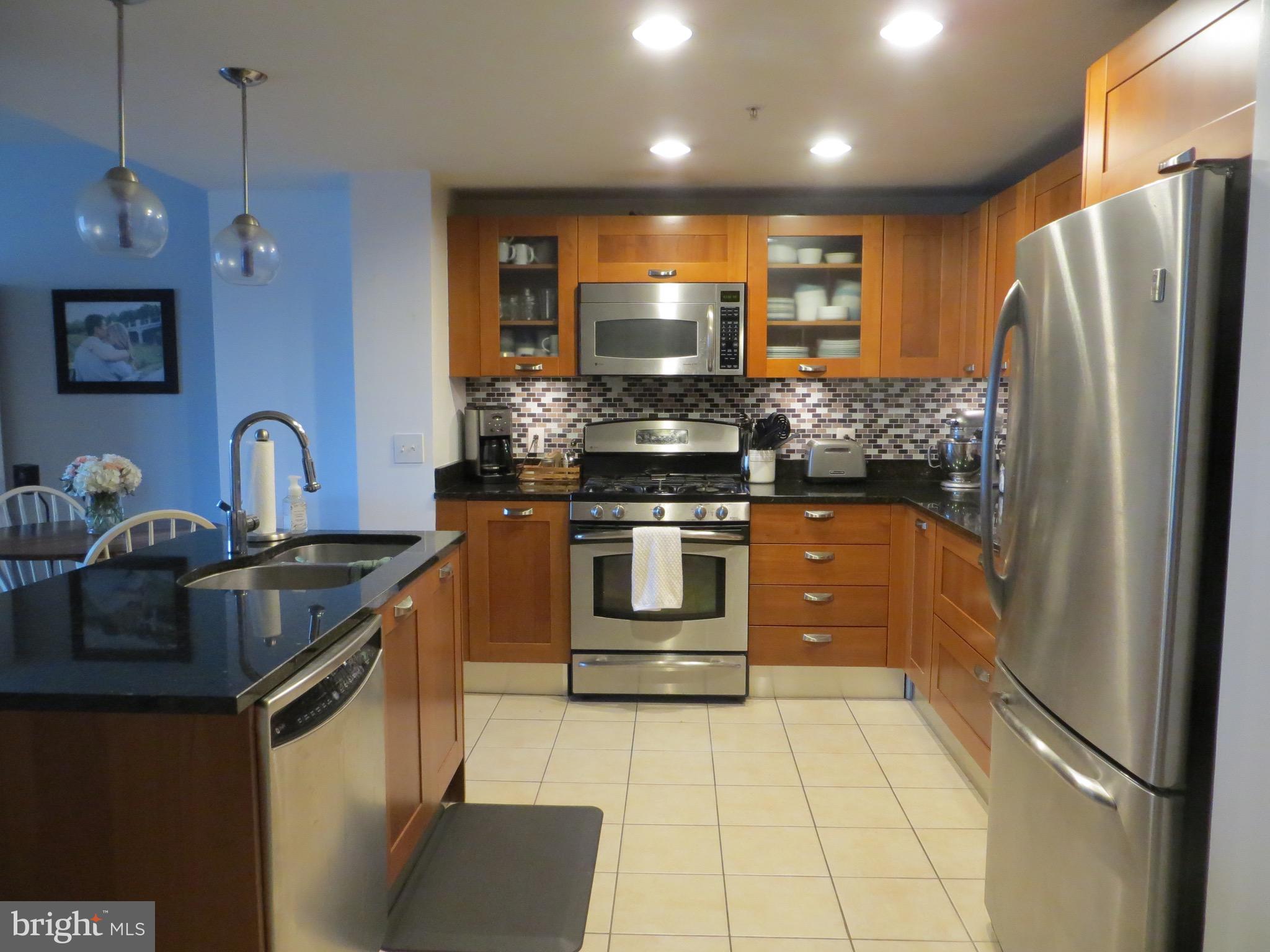 MIDTOWN ALEXANDRIA STATION CONDOMINIUM - Residential Lease