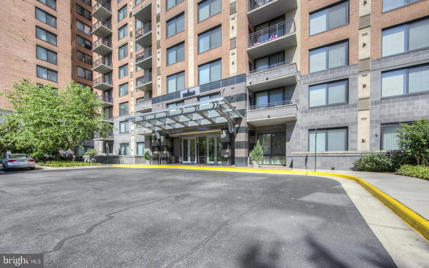 MIDTOWN ALEXANDRIA STATION CONDOMINIUM - Residential Lease