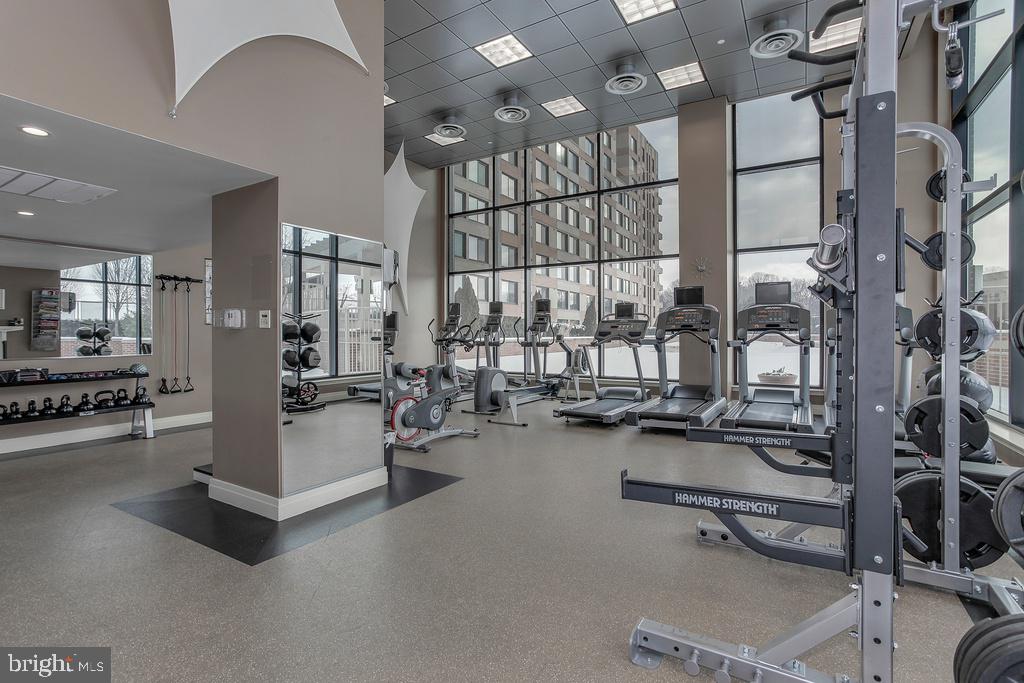 MIDTOWN ALEXANDRIA STATION CONDOMINIUM - Residential Lease