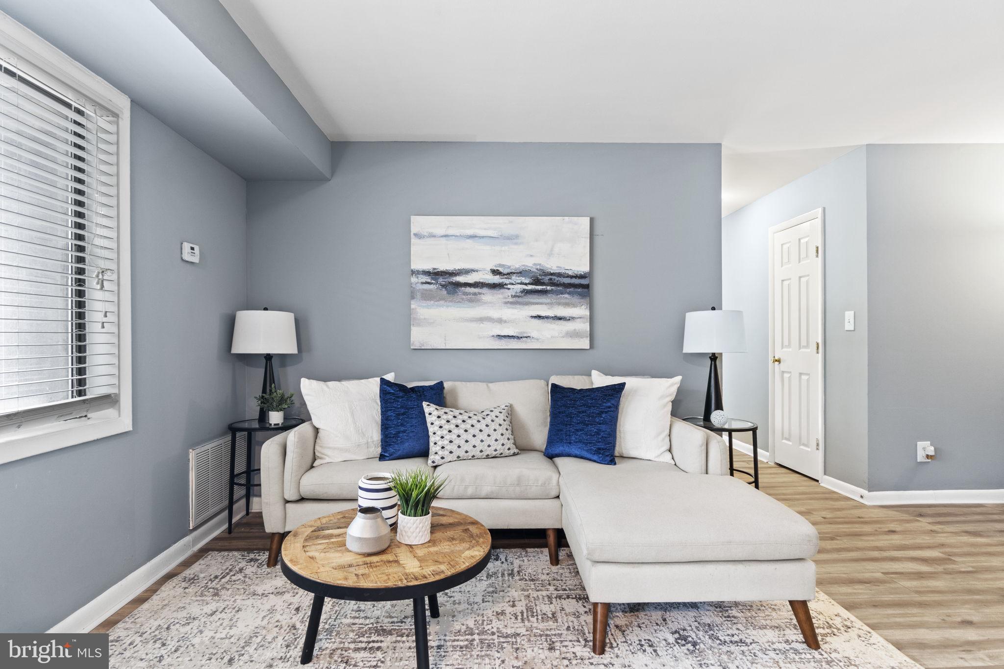 HUNTINGTON WALK - Residential