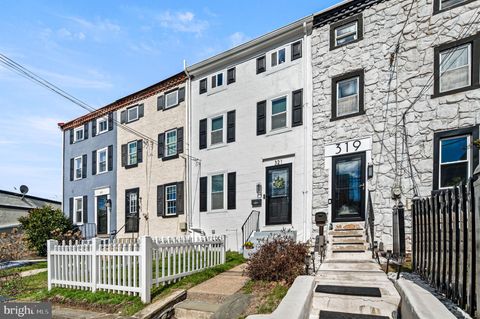 Townhouse For Sale - 321 W Chestnut Street<br/> WEST CHESTER, PA 19380