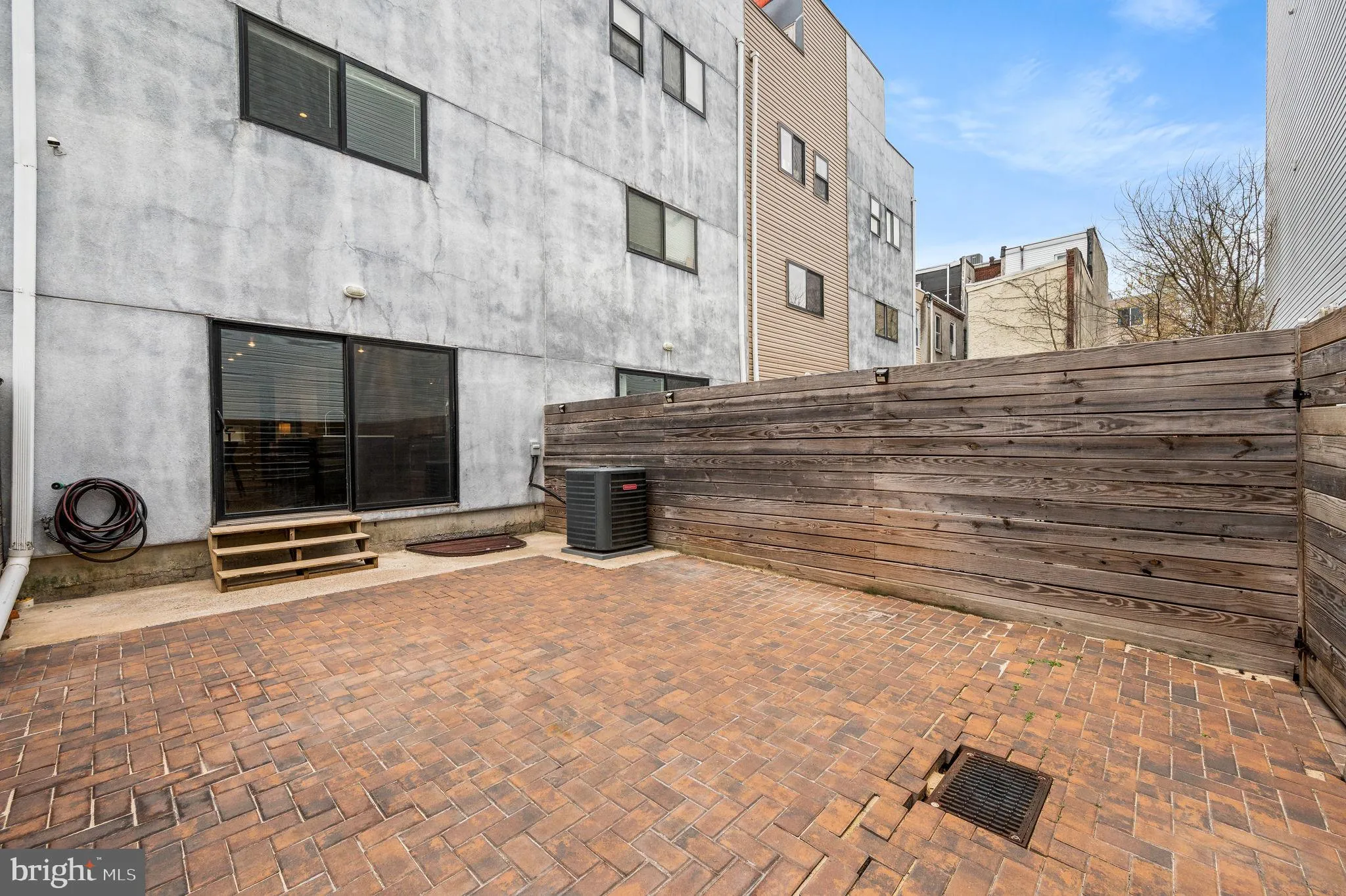 Philadelphia, Pennsylvania 19122, United States, 3 Bedrooms Bedrooms, ,3 BathroomsBathrooms,Residential,Active,99300