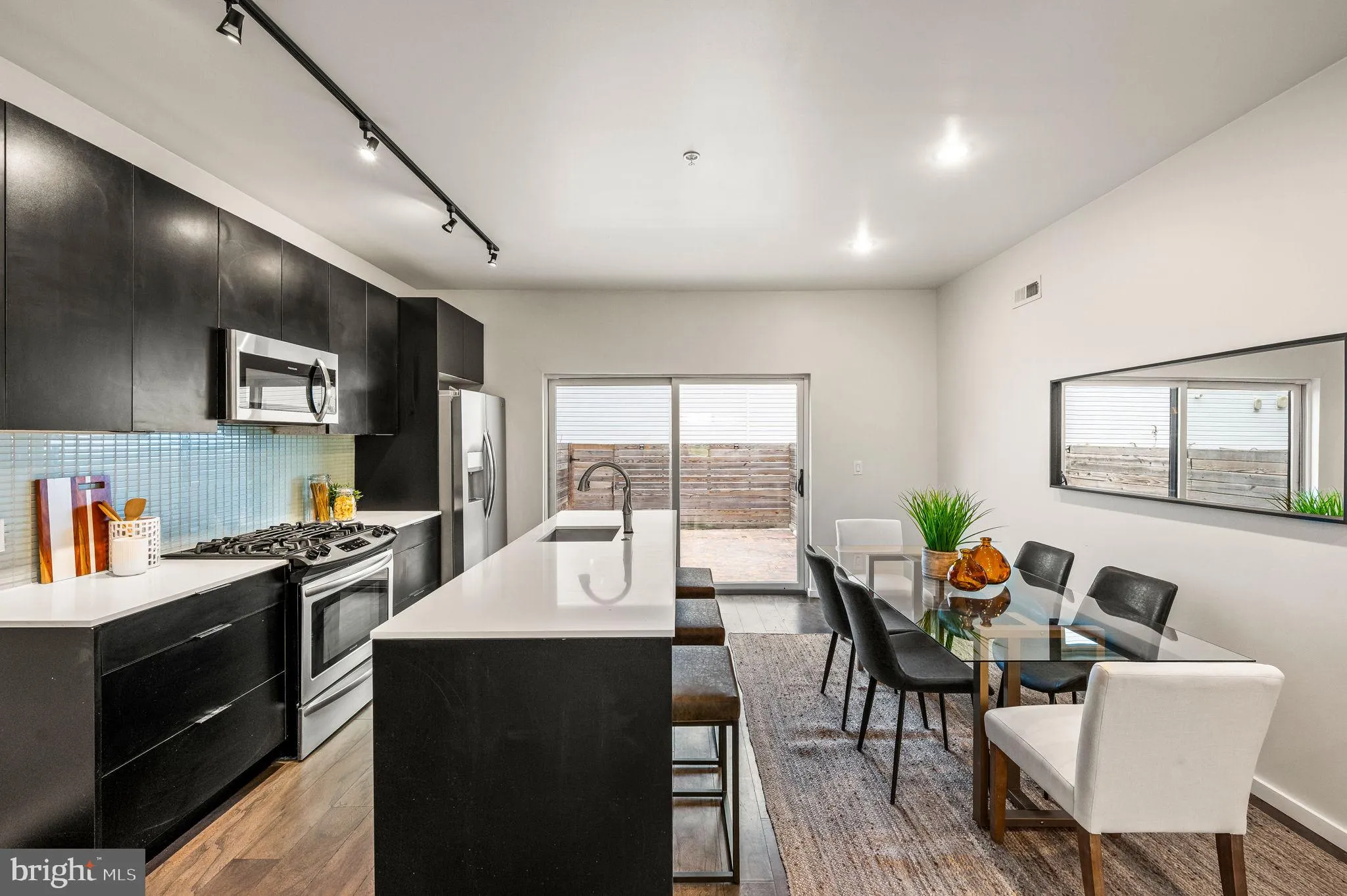 Philadelphia, Pennsylvania 19122, United States, 3 Bedrooms Bedrooms, ,3 BathroomsBathrooms,Residential,Active,99300