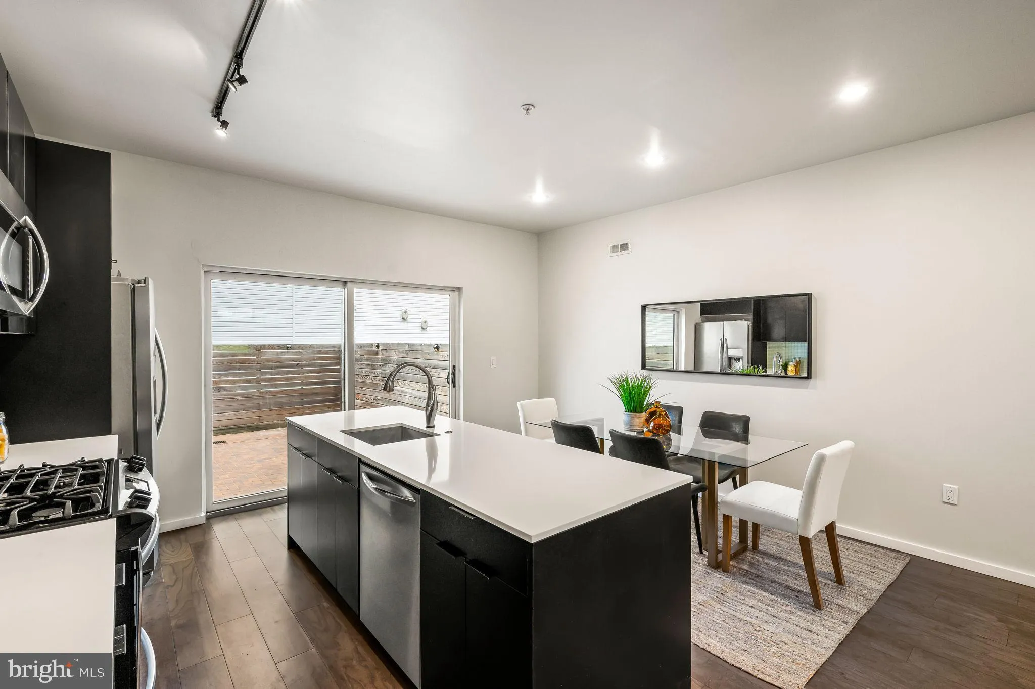 Philadelphia, Pennsylvania 19122, United States, 3 Bedrooms Bedrooms, ,3 BathroomsBathrooms,Residential,Active,99300