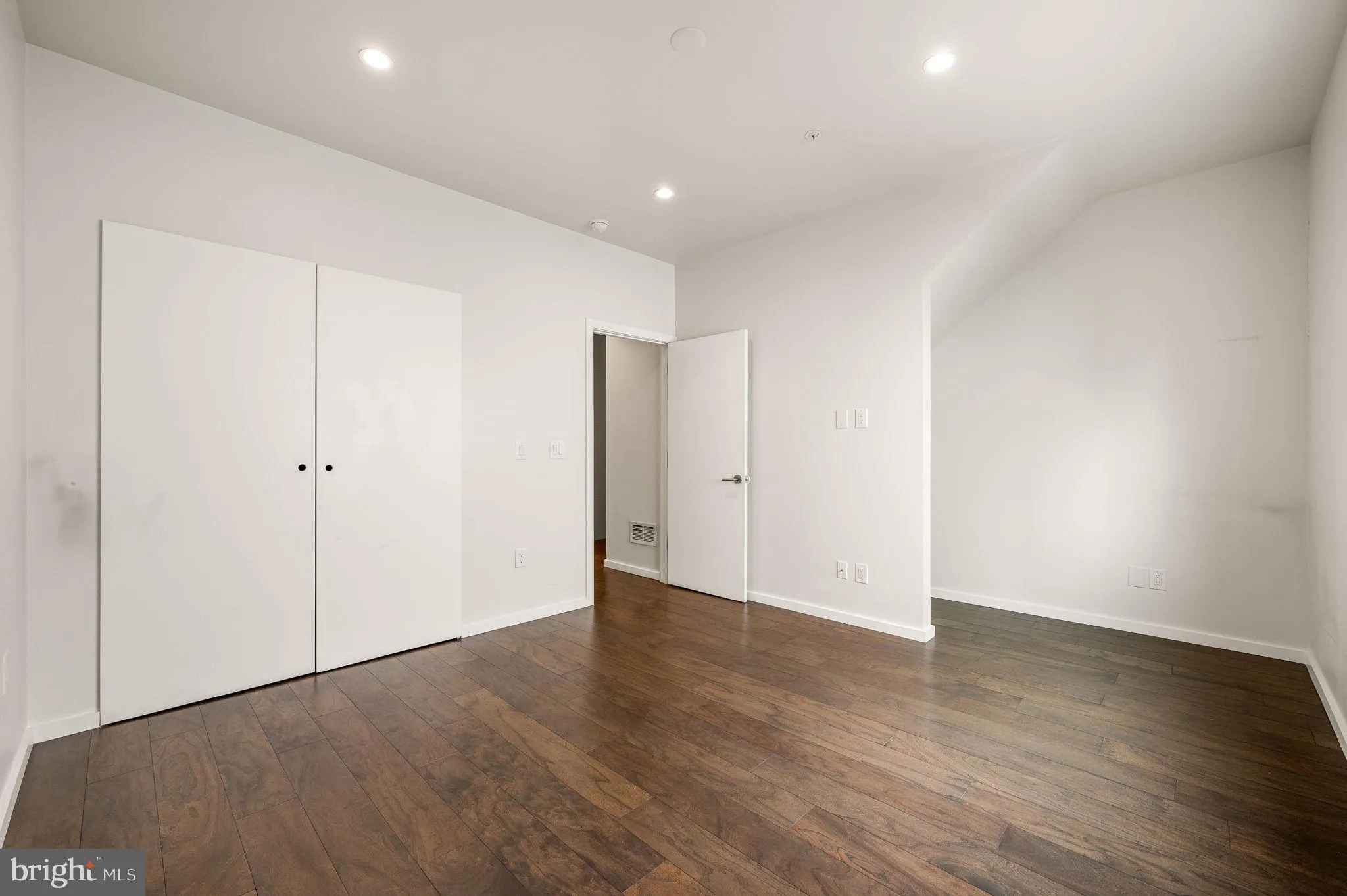 Philadelphia, Pennsylvania 19122, United States, 3 Bedrooms Bedrooms, ,3 BathroomsBathrooms,Residential,Active,99300