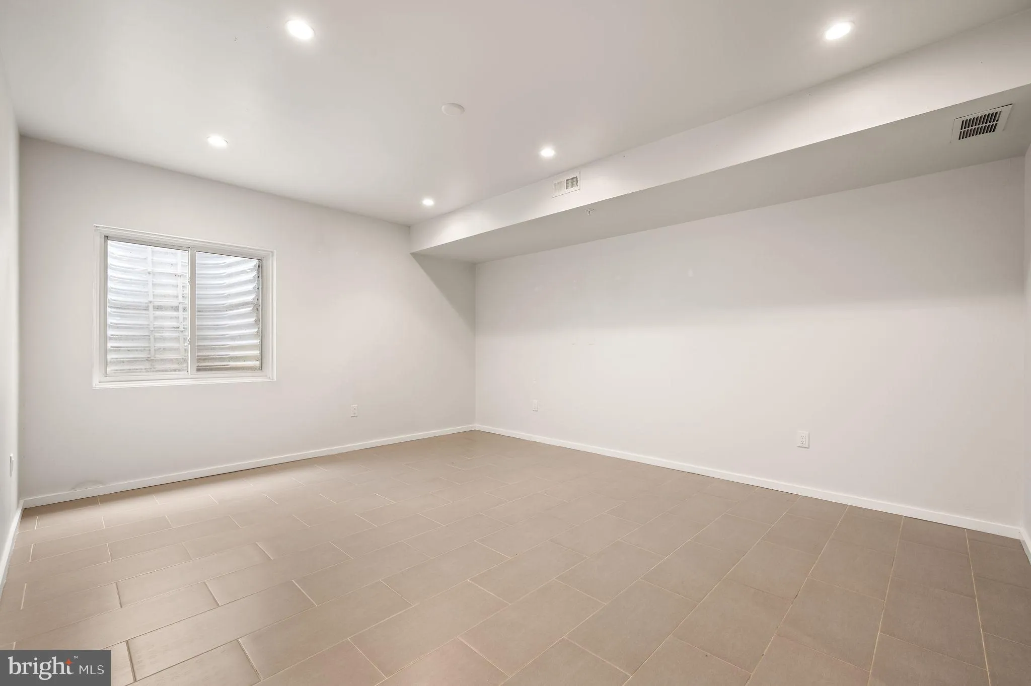 Philadelphia, Pennsylvania 19122, United States, 3 Bedrooms Bedrooms, ,3 BathroomsBathrooms,Residential,Active,99300