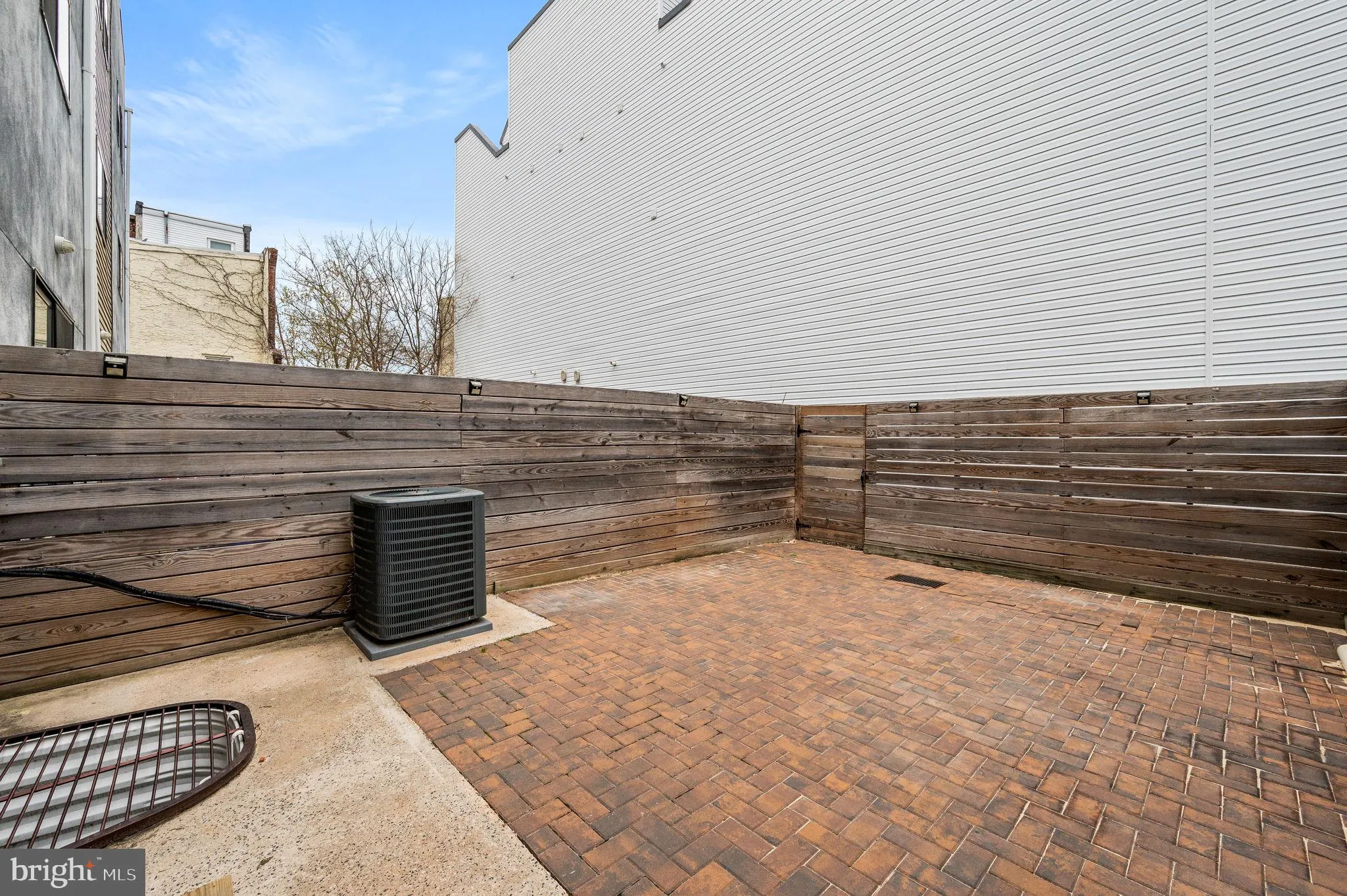 Philadelphia, Pennsylvania 19122, United States, 3 Bedrooms Bedrooms, ,3 BathroomsBathrooms,Residential,Active,99300