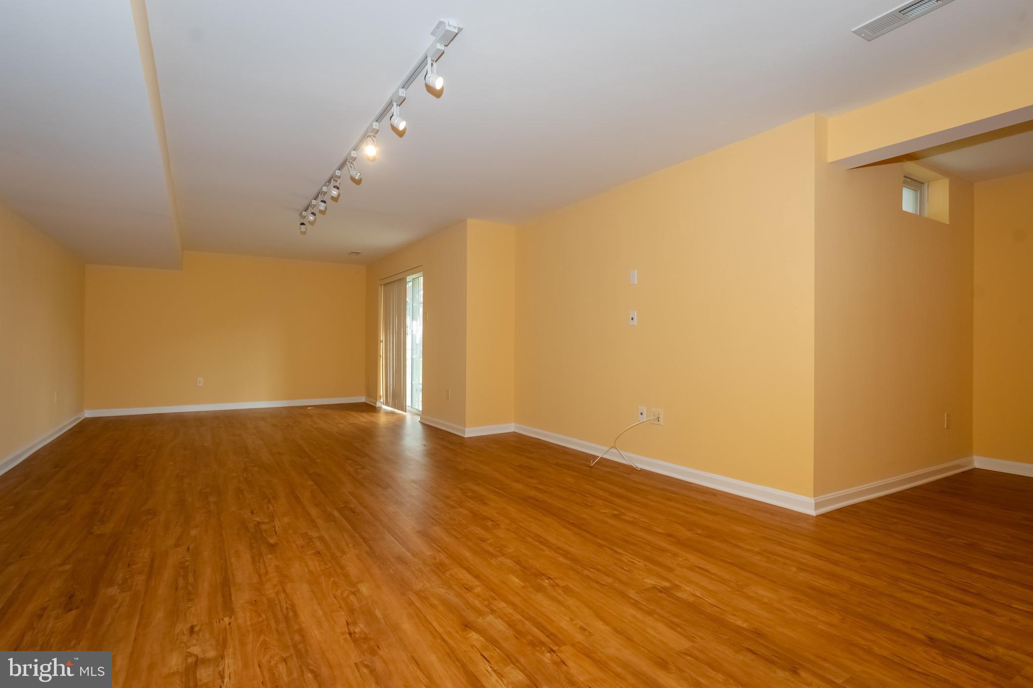 LYNDWOOD MANOR - Residential