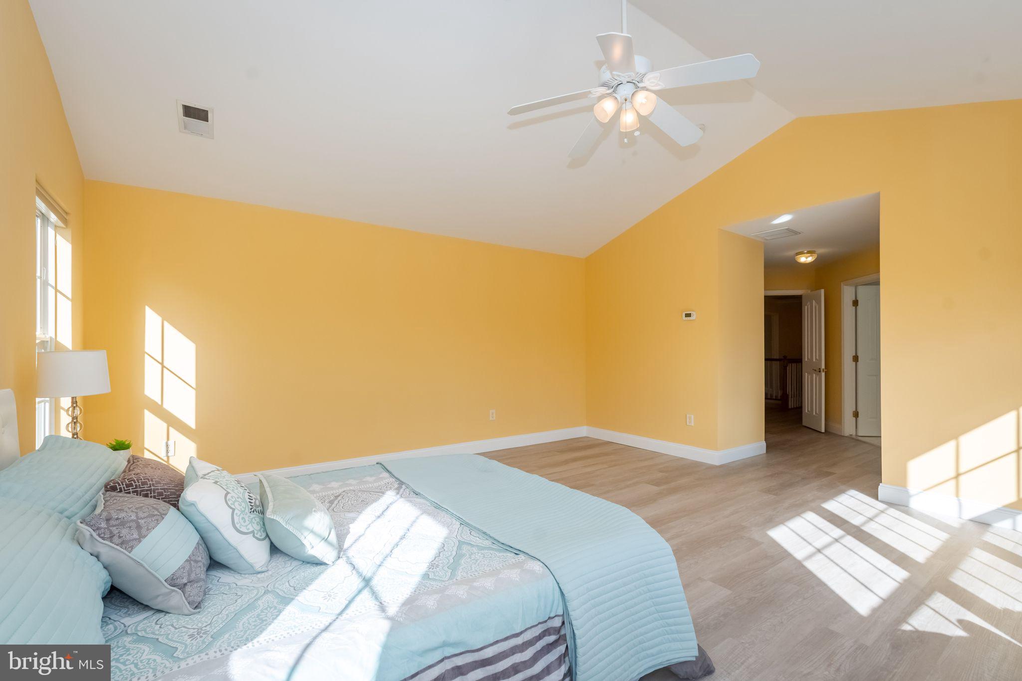 LYNDWOOD MANOR - Residential