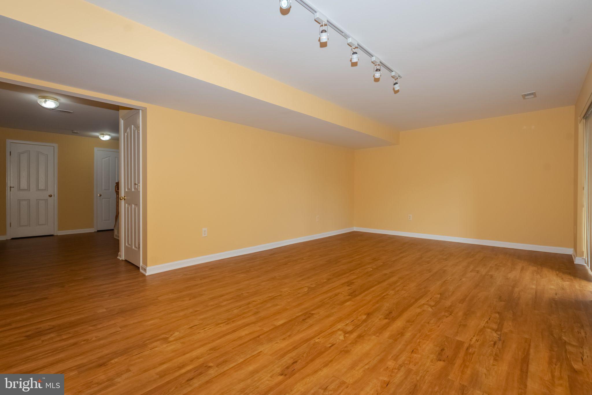 LYNDWOOD MANOR - Residential