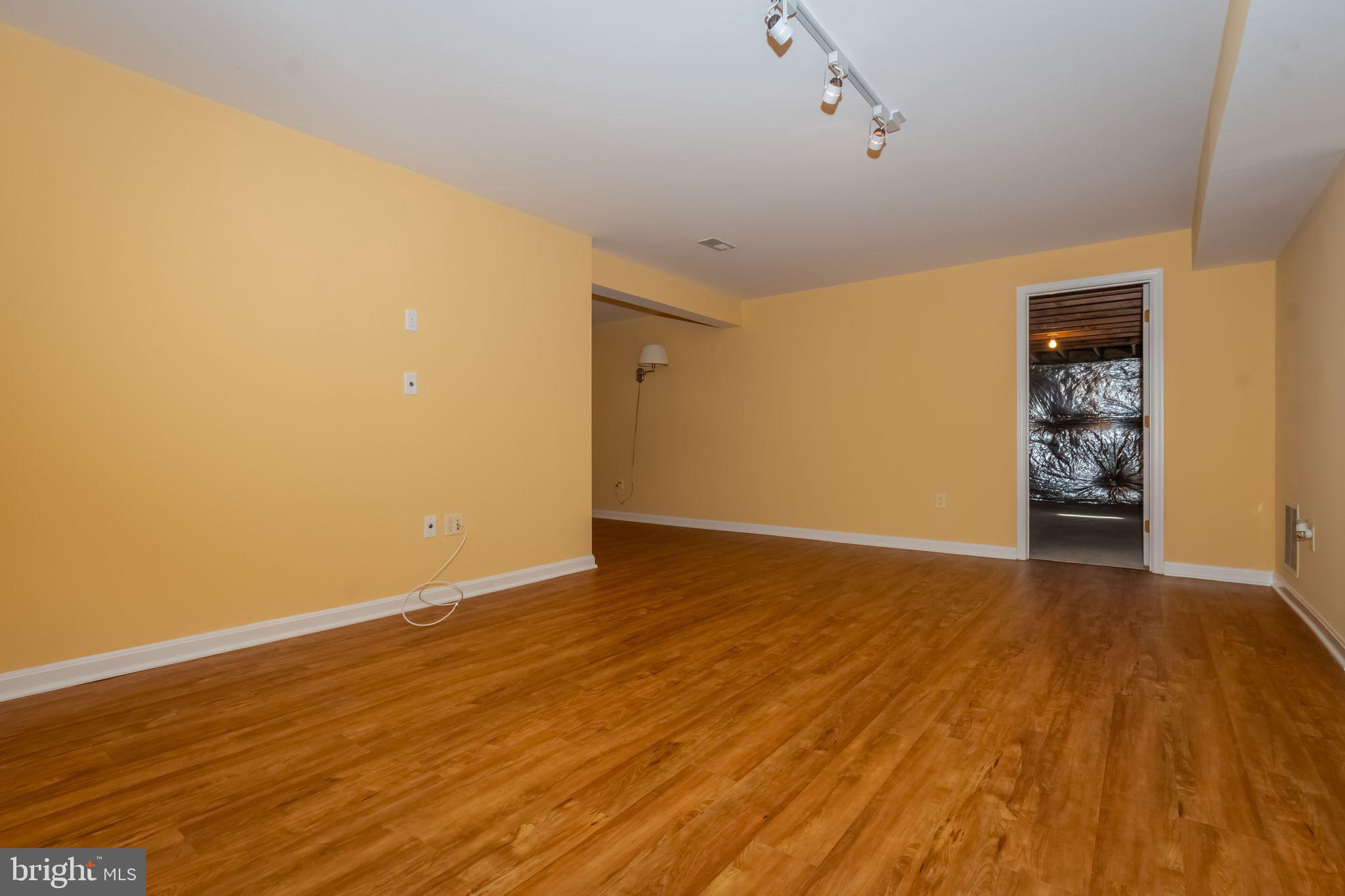 LYNDWOOD MANOR - Residential