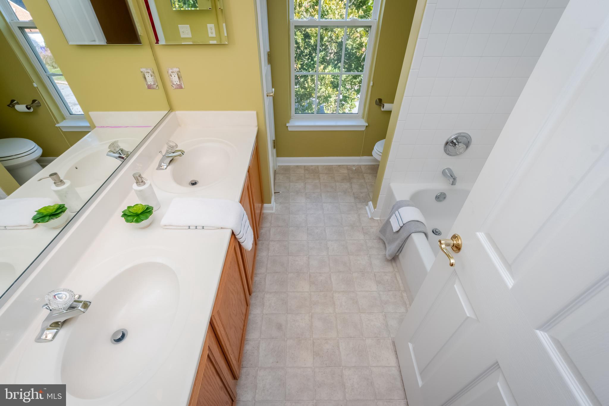 LYNDWOOD MANOR - Residential