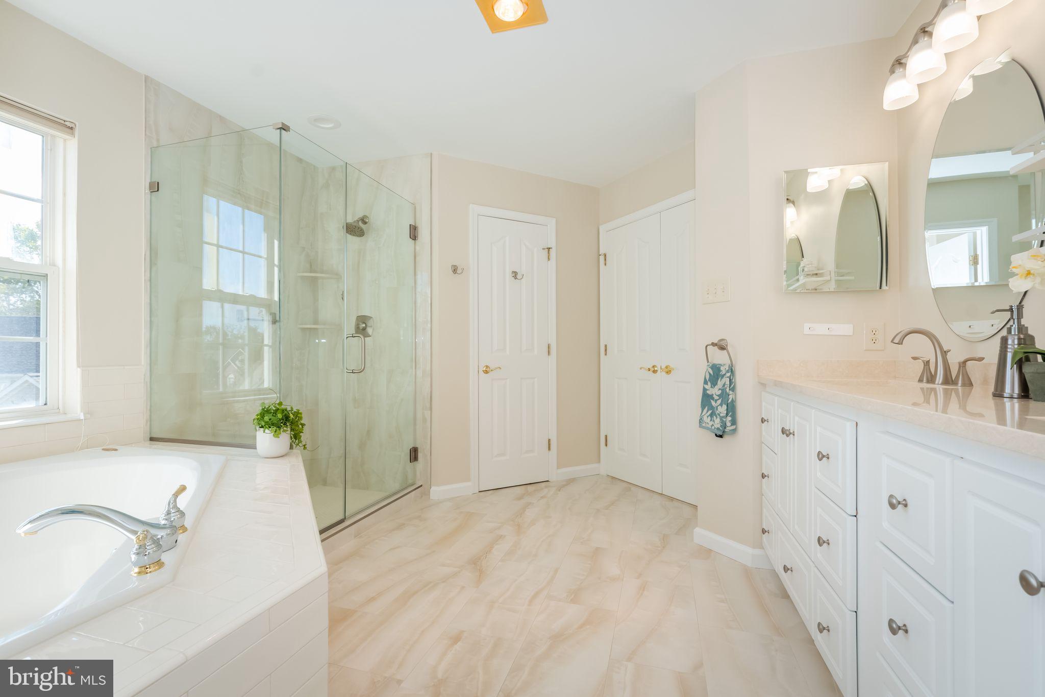 LYNDWOOD MANOR - Residential