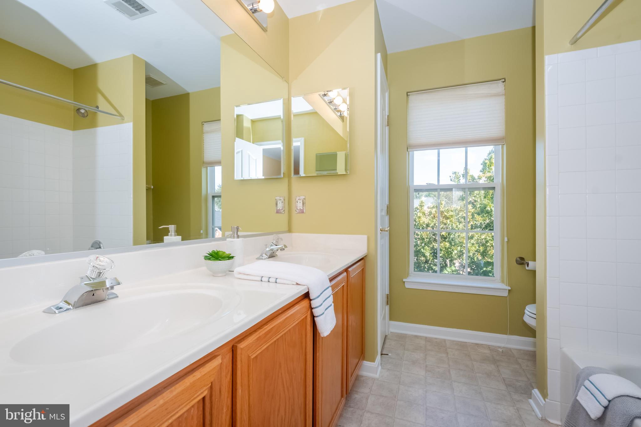 LYNDWOOD MANOR - Residential